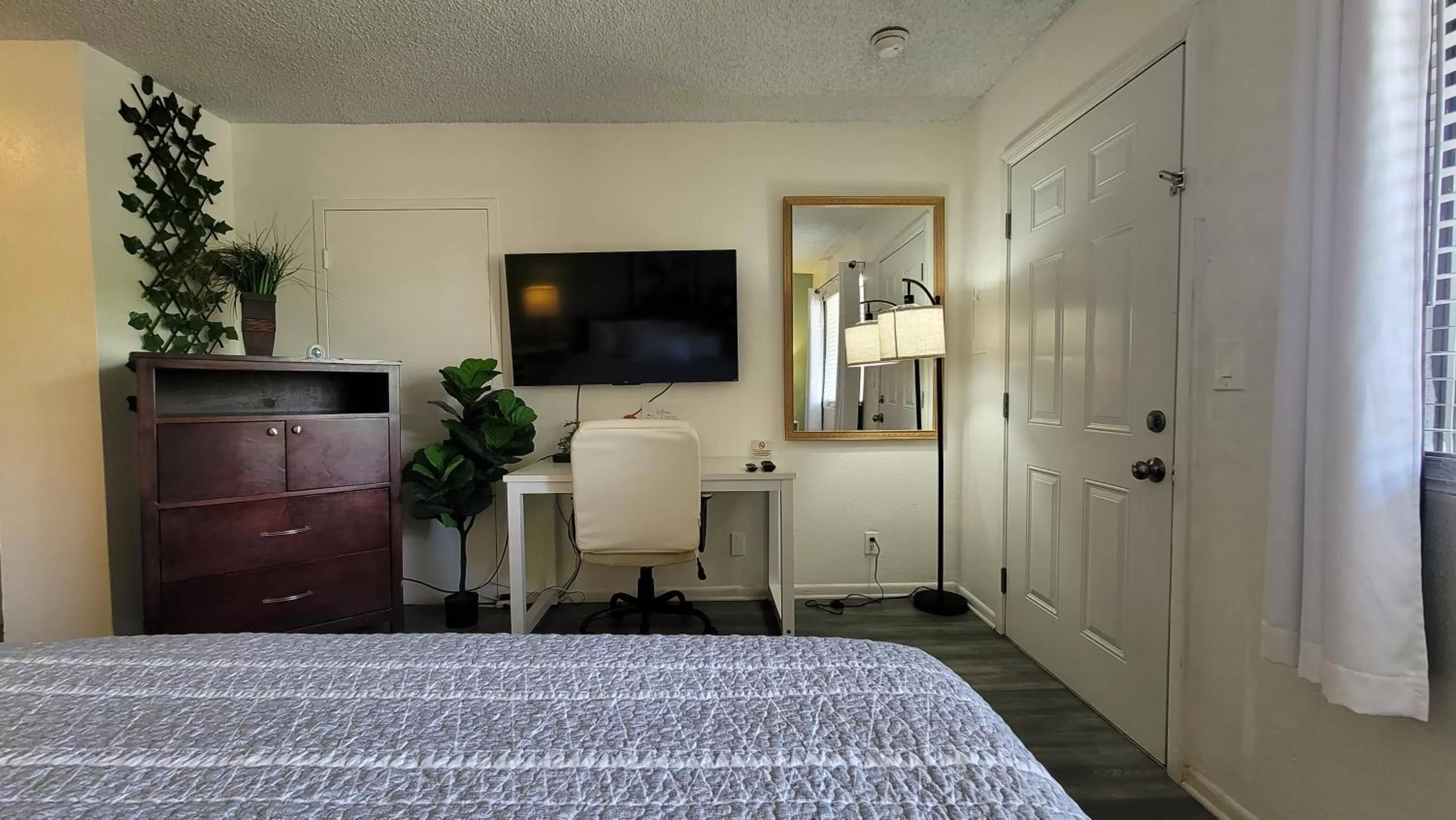 TV and multimedia, Bed in Sunny Palms Inn