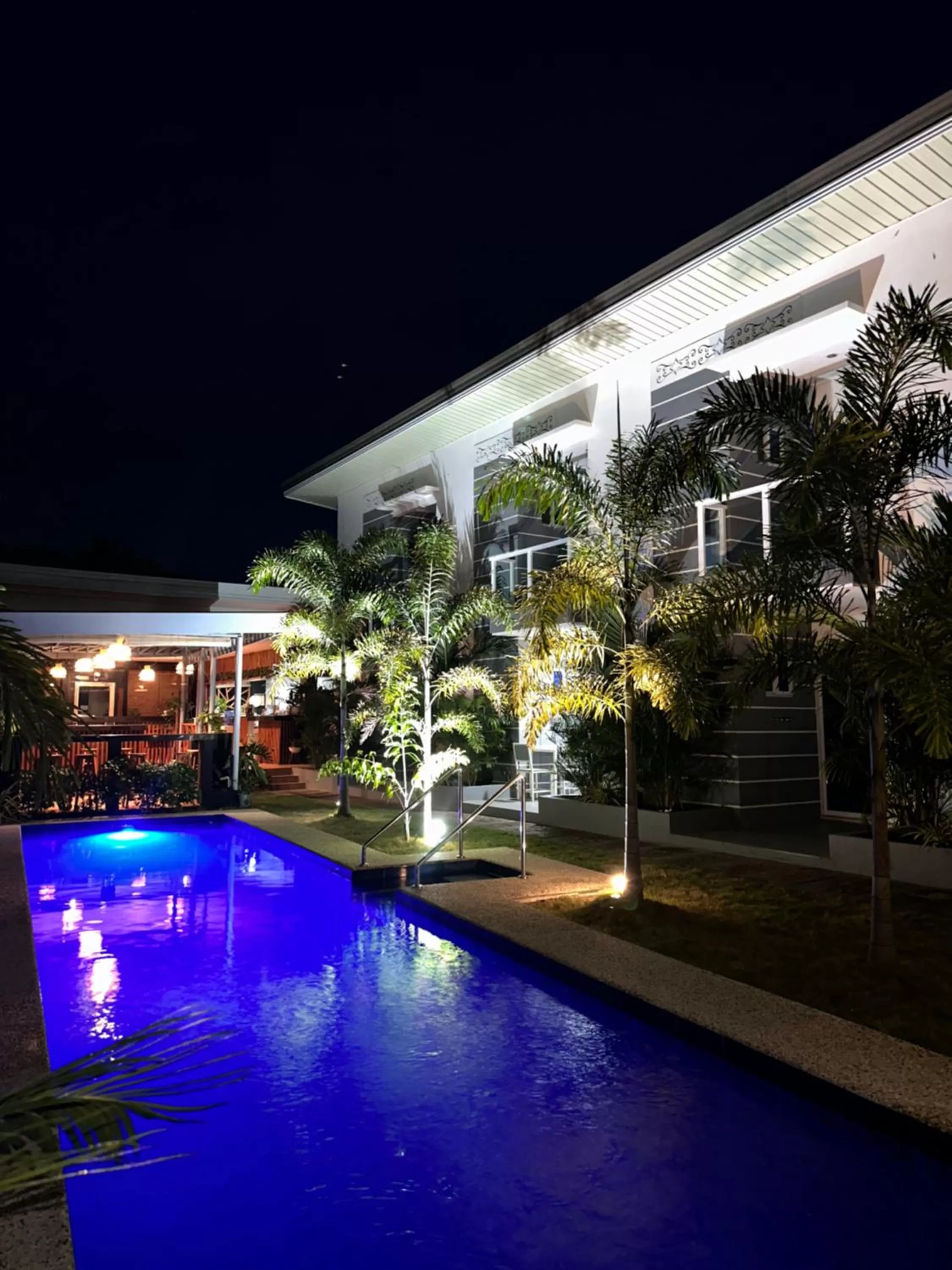 Swimming pool in Sapphire Boutique Resort