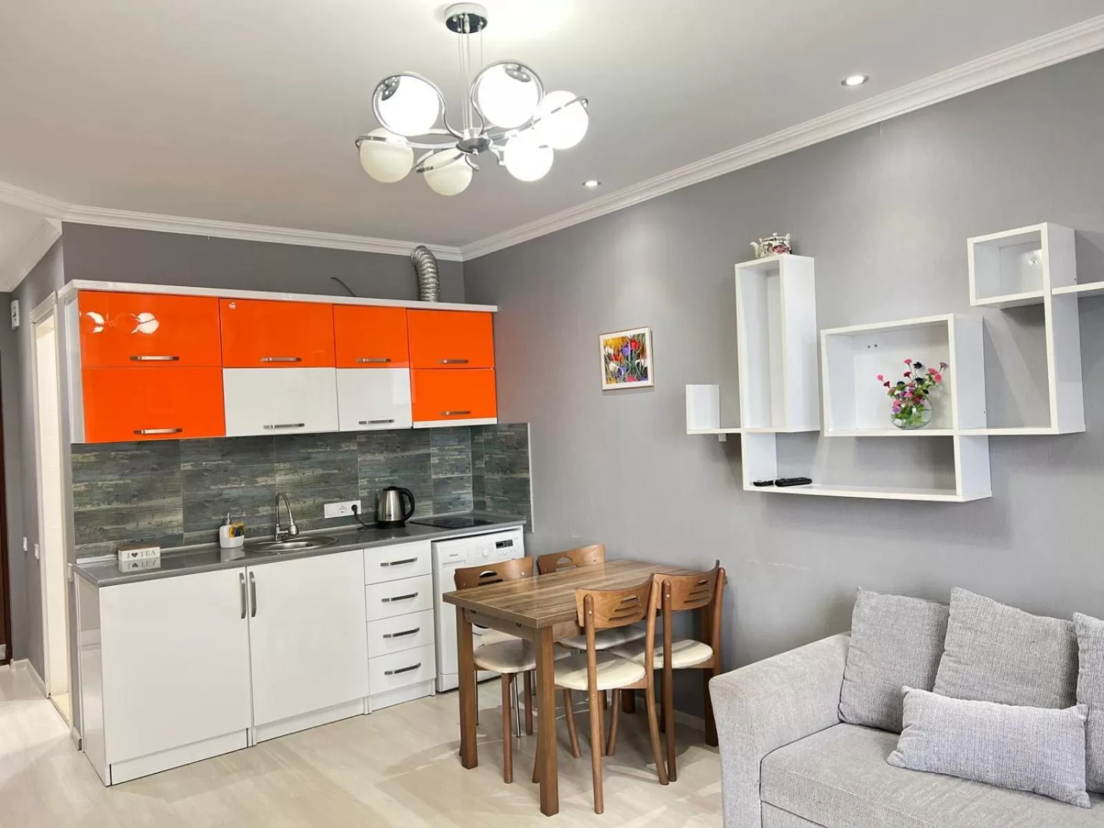 Coffee/tea facilities, Kitchen/Kitchenette in Aparthotel Holiday Lux Batumi