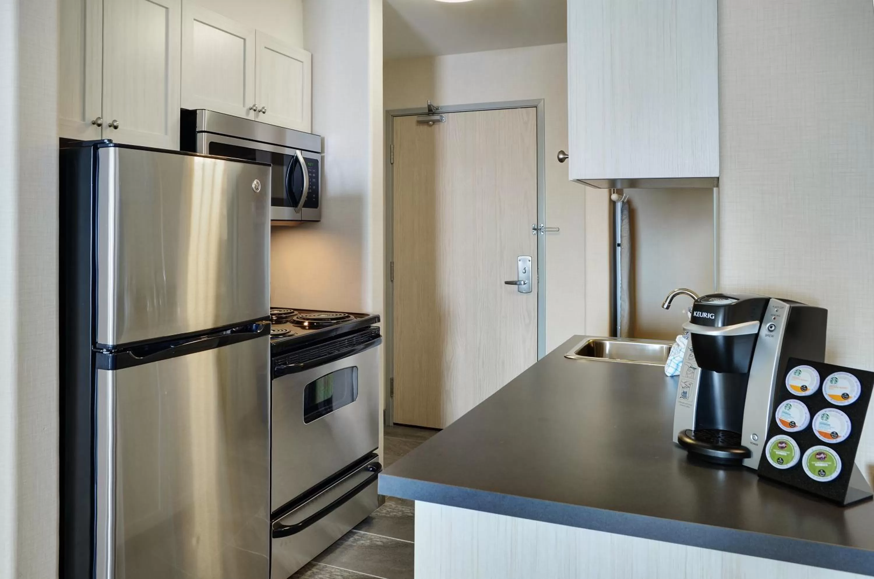 Kitchen or kitchenette in Pomeroy Inn and Suites Vermilion