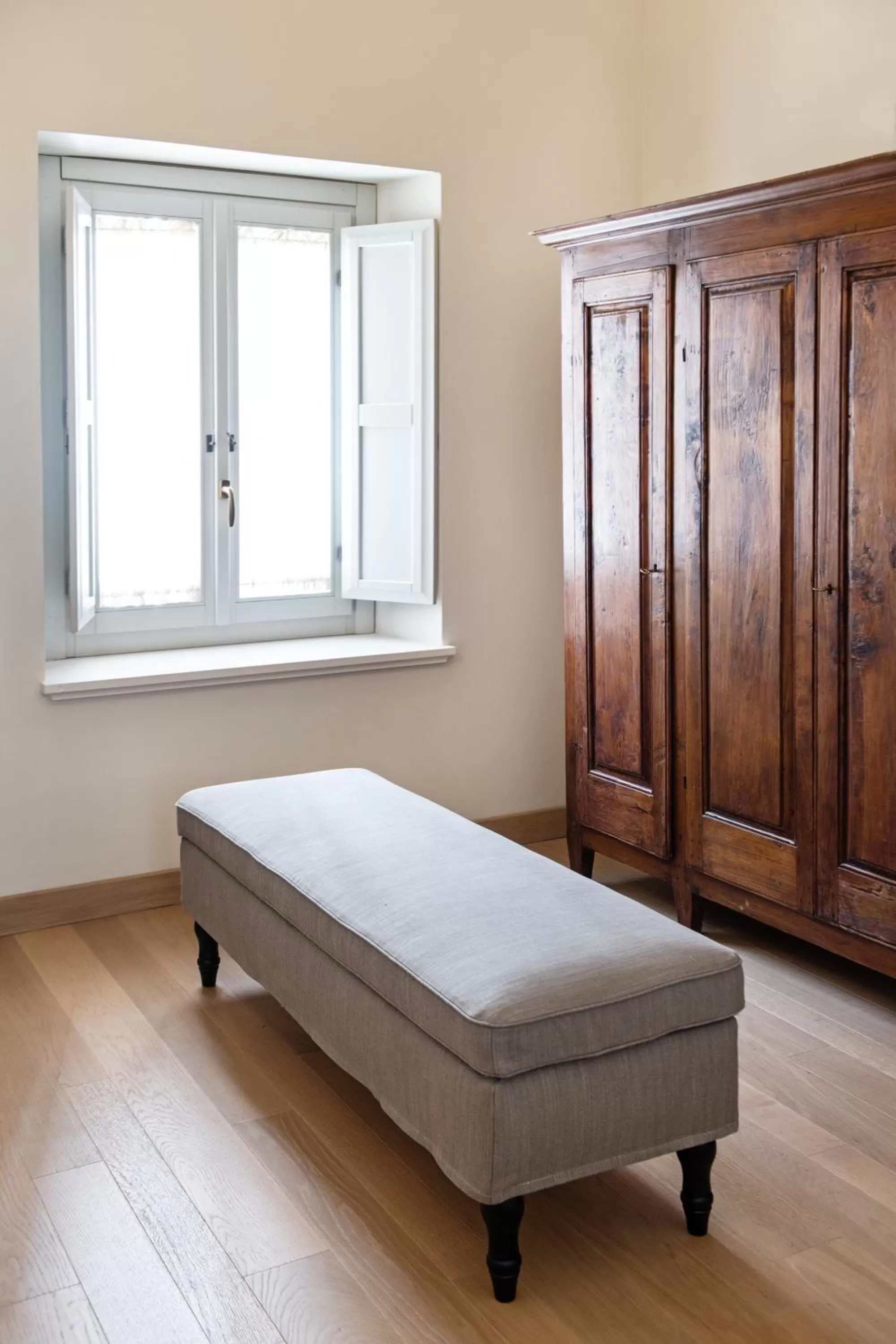 wardrobe, Bed in Dimora Fortebraccio