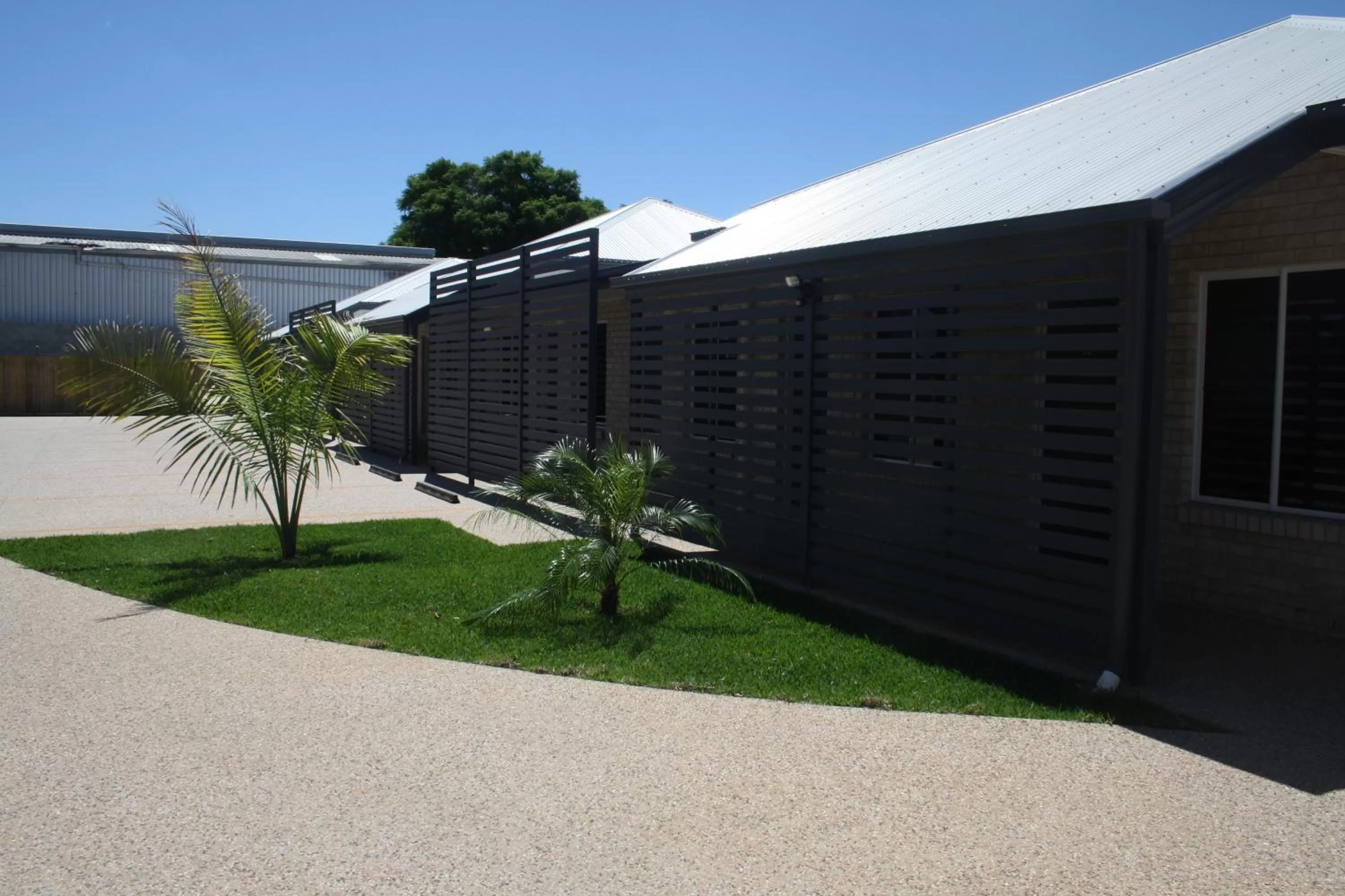 Facade/entrance in Emerald Park Motel