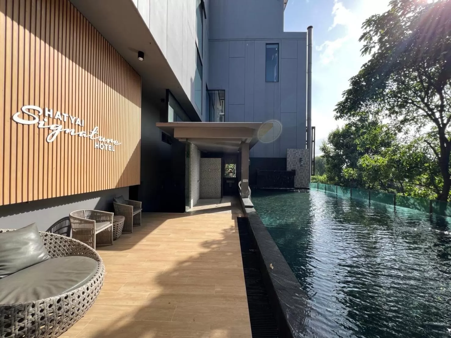 Swimming pool in Hatyai Signature Hotel
