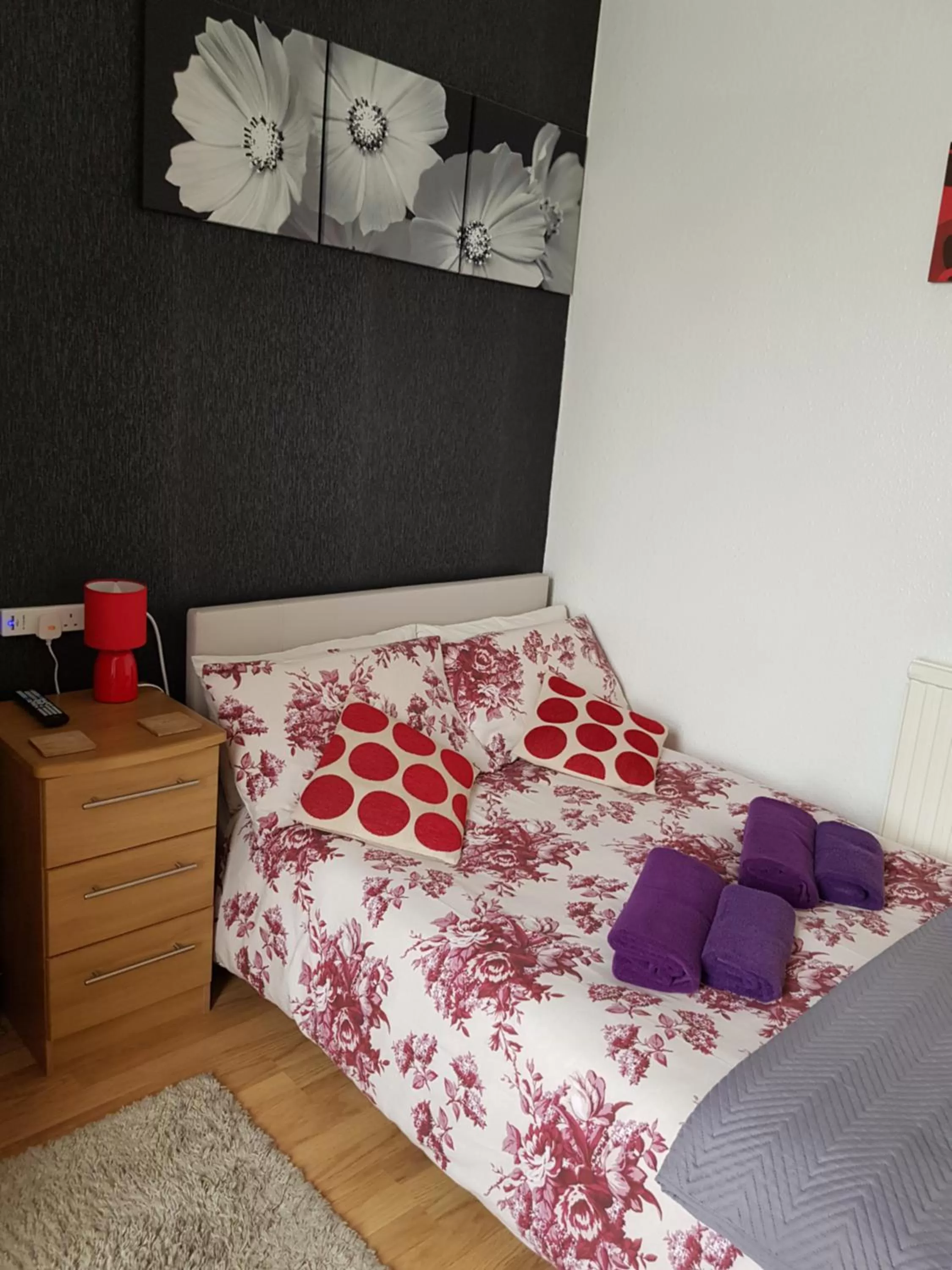 Bed in Sunnyside Hotel