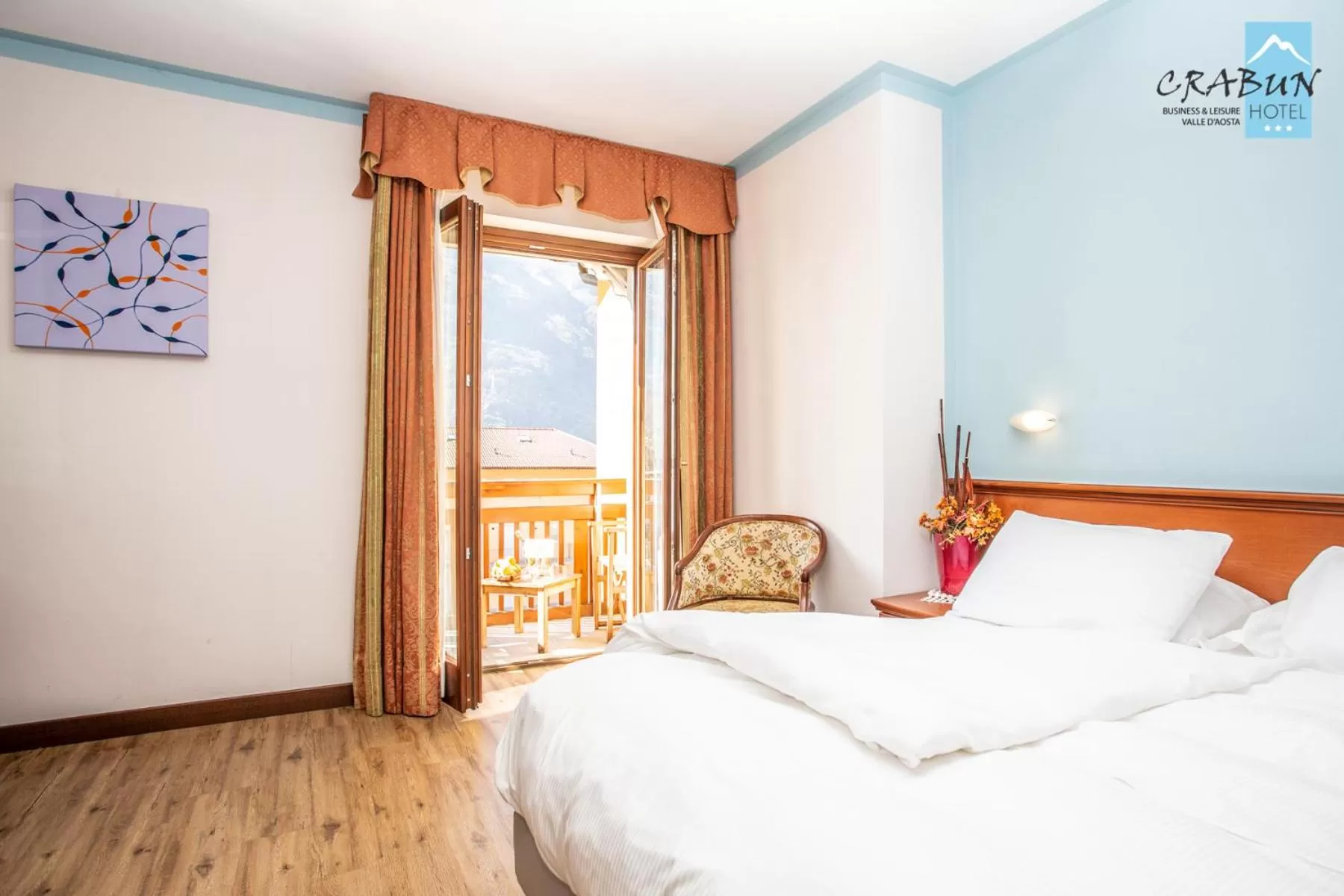 Balcony/Terrace, Bed in Crabun Hotel