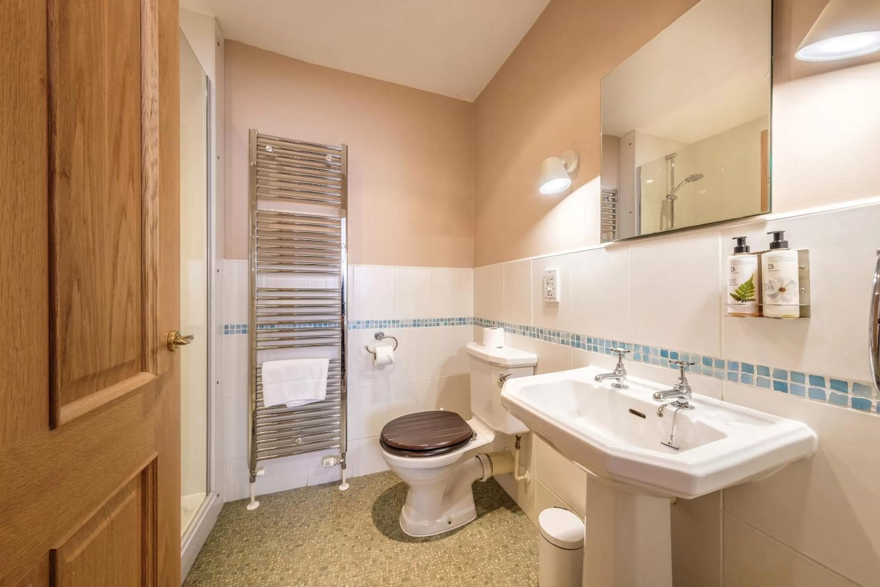 Bathroom in The Feathers Holt