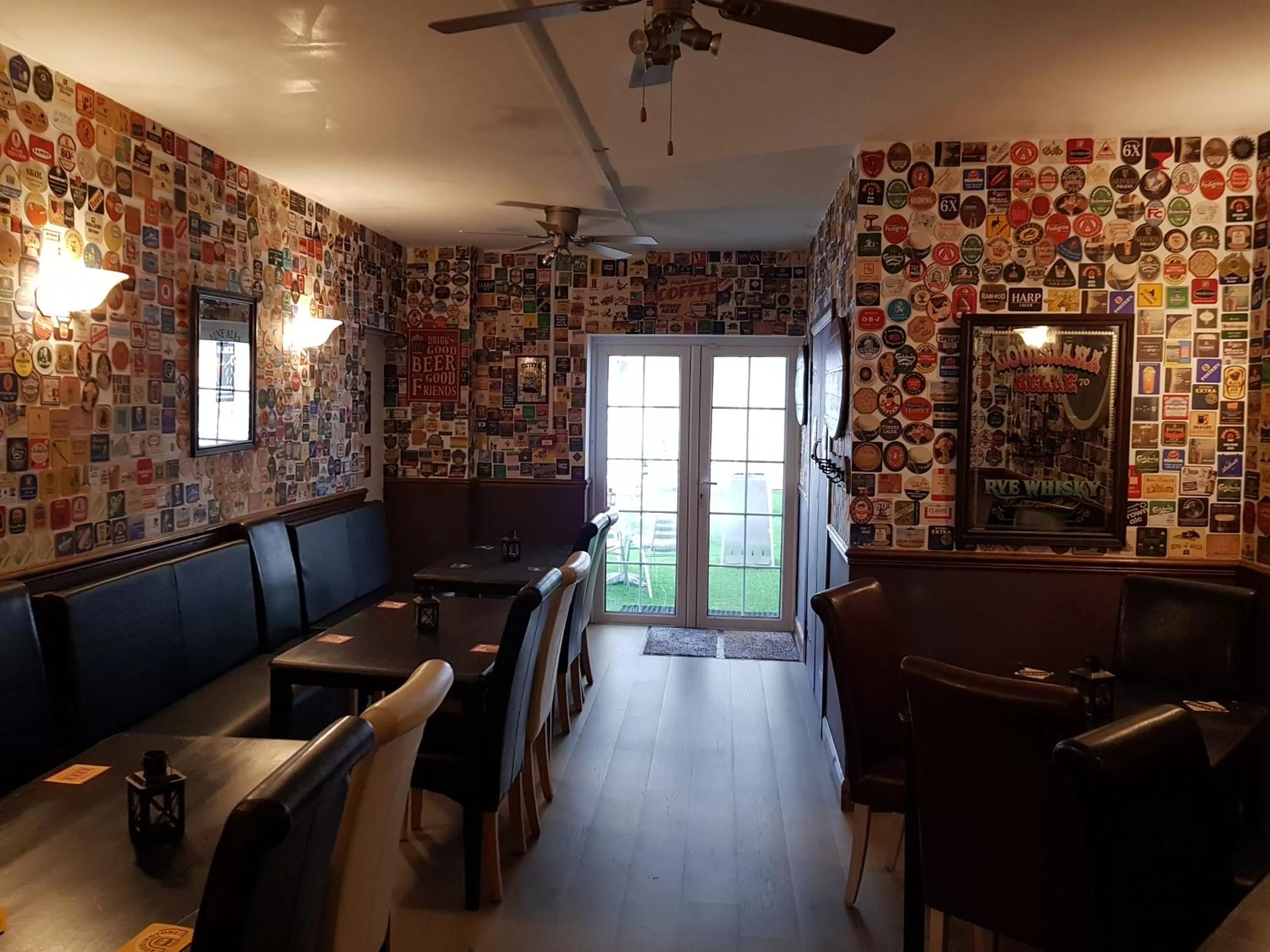 the jackdaw pub SELF CATERING STATIC CARAVAN free breakfast supplied