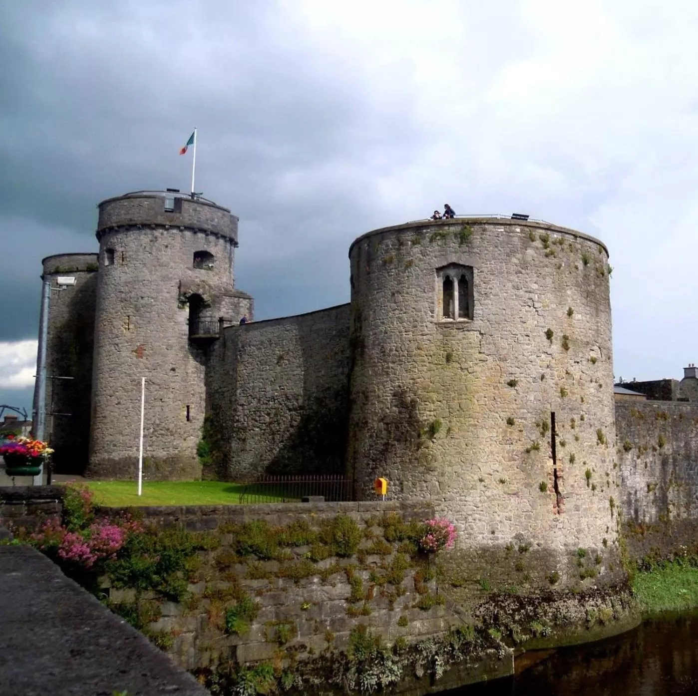 Property building in Treacys Oakwood Hotel, Shannon