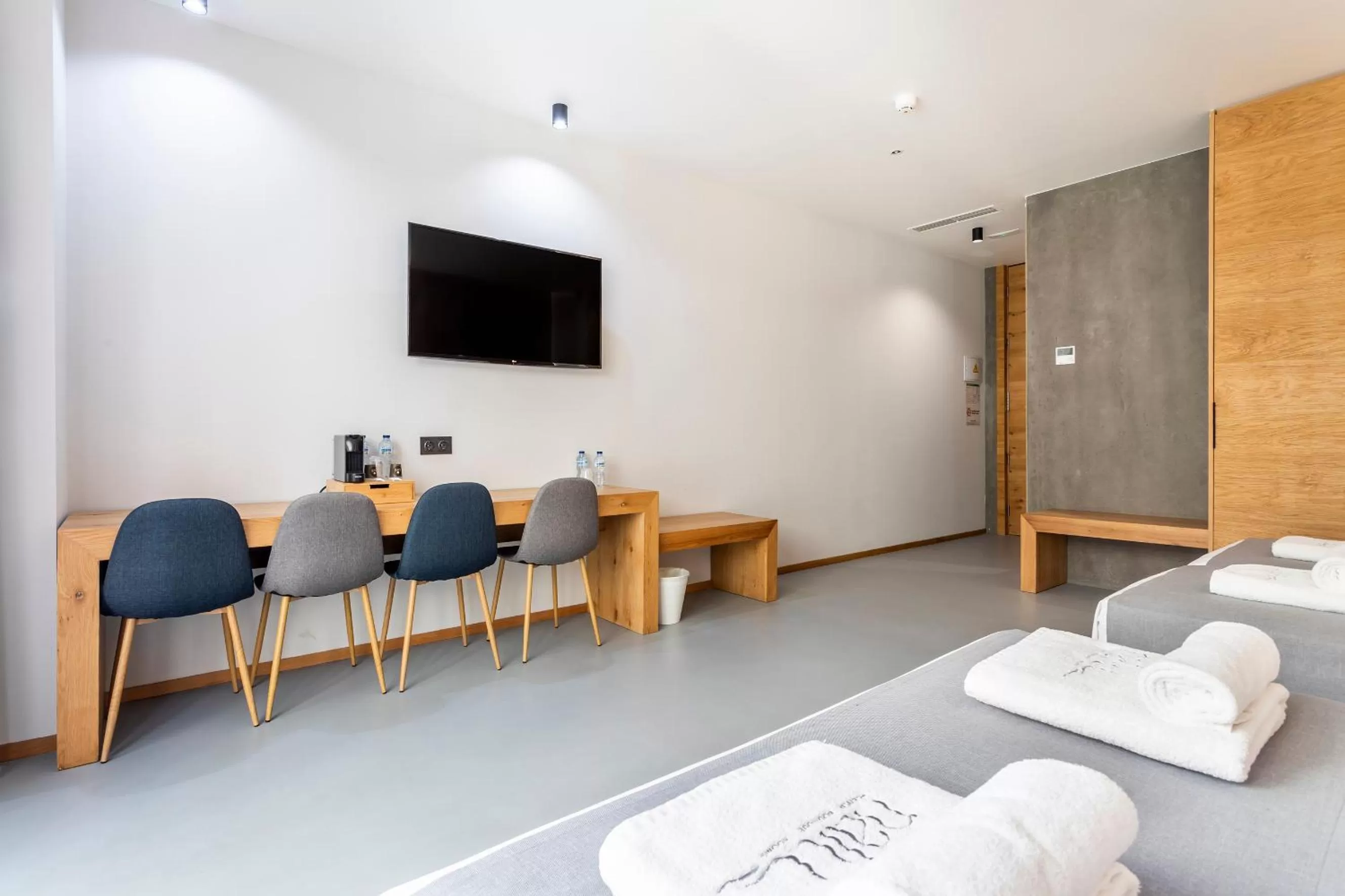 TV and multimedia, Bed in NALU Valencia Boutique Rooms