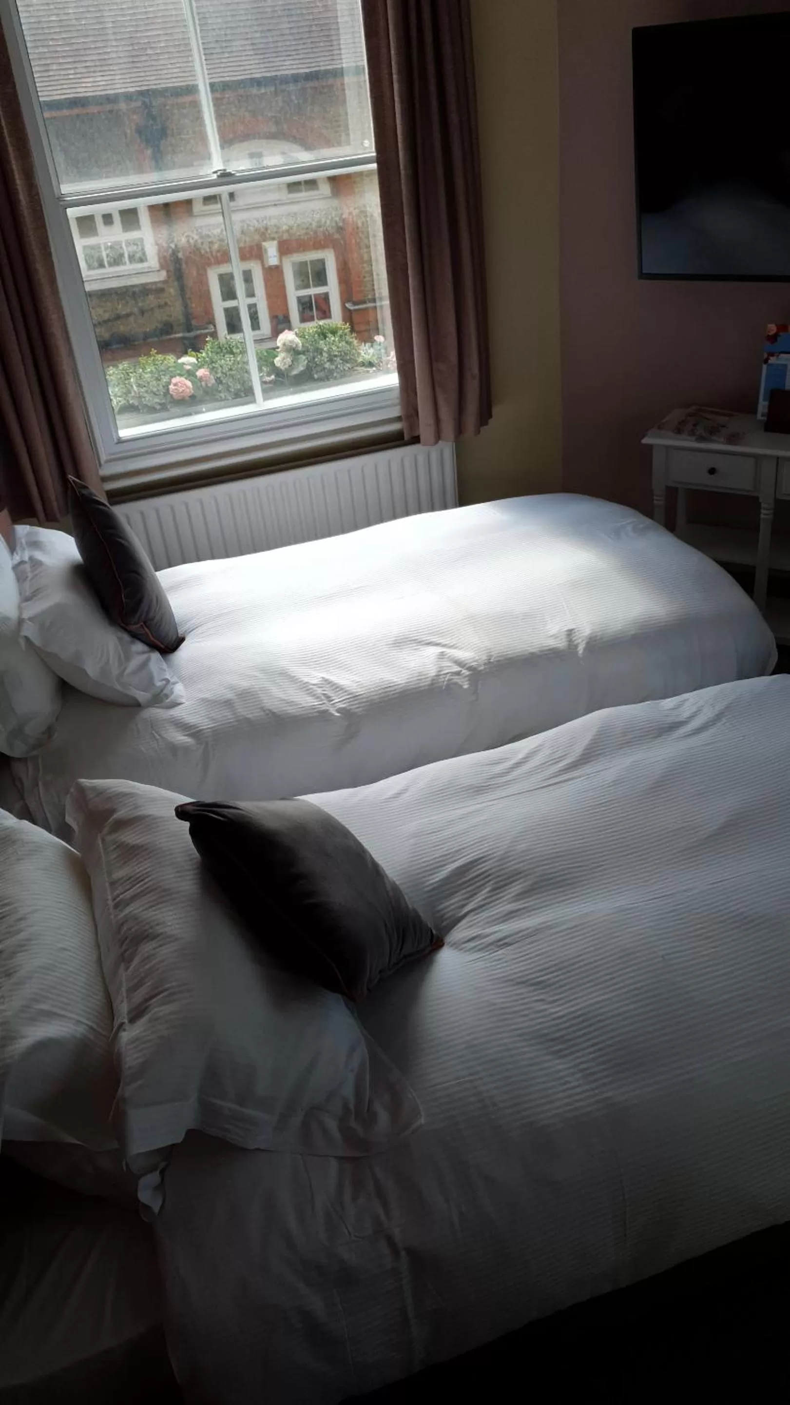 Bedroom, Bed in The Griffin Belle Hotel Vauxhall