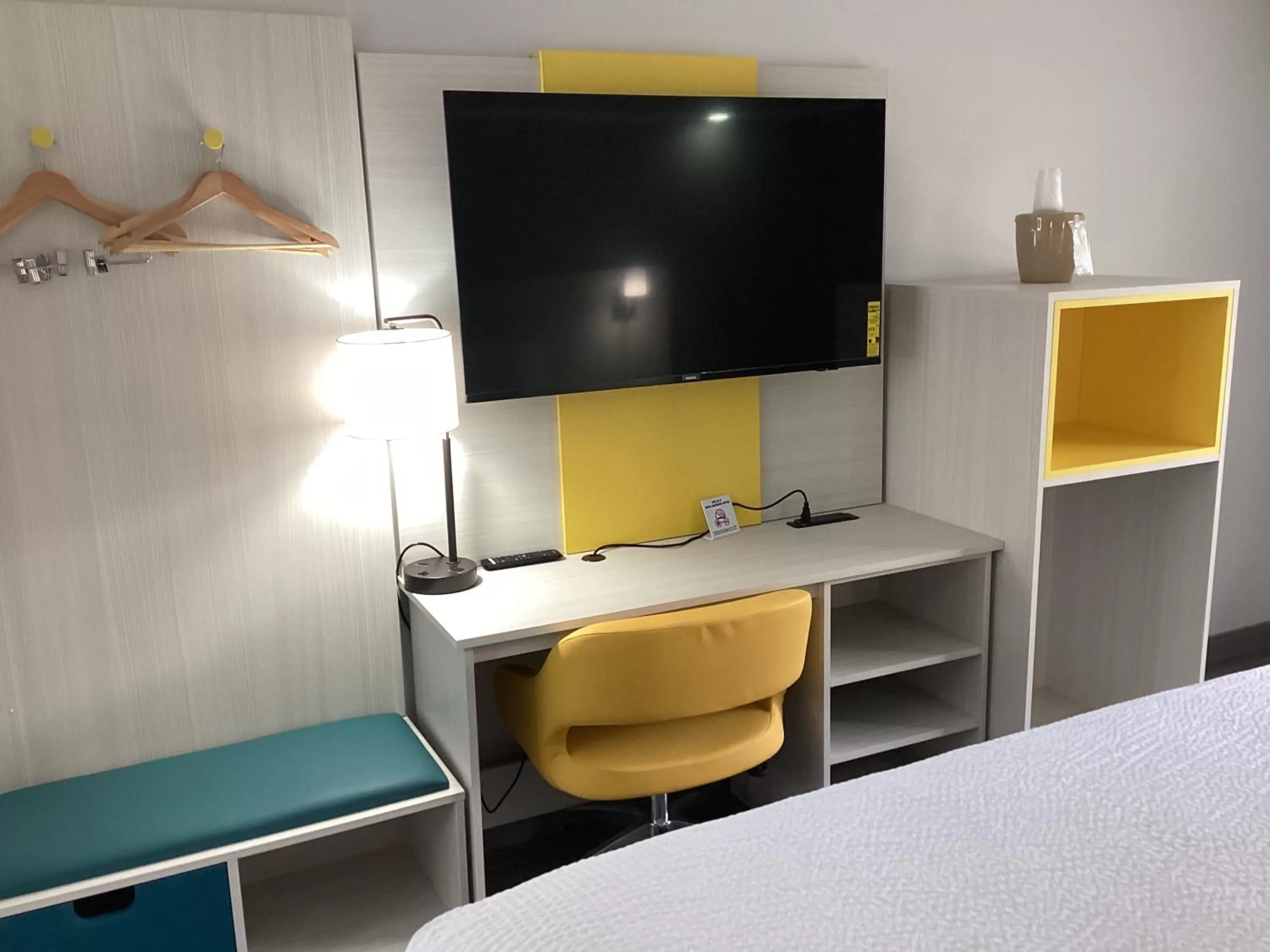 TV and multimedia, Bed in Days-Inn by Wyndham Baltimore Northwest