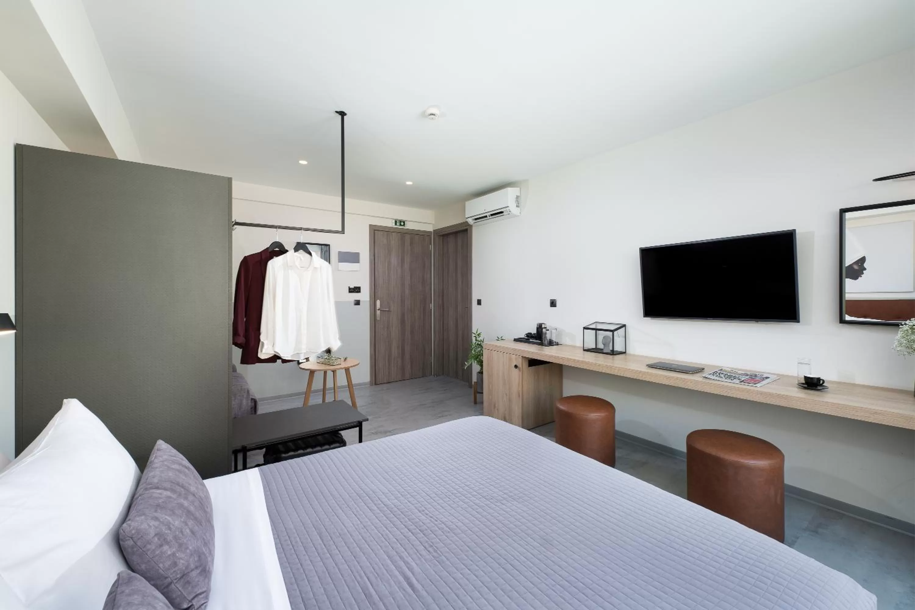 Photo of the whole room, Bed in Enattica Suites