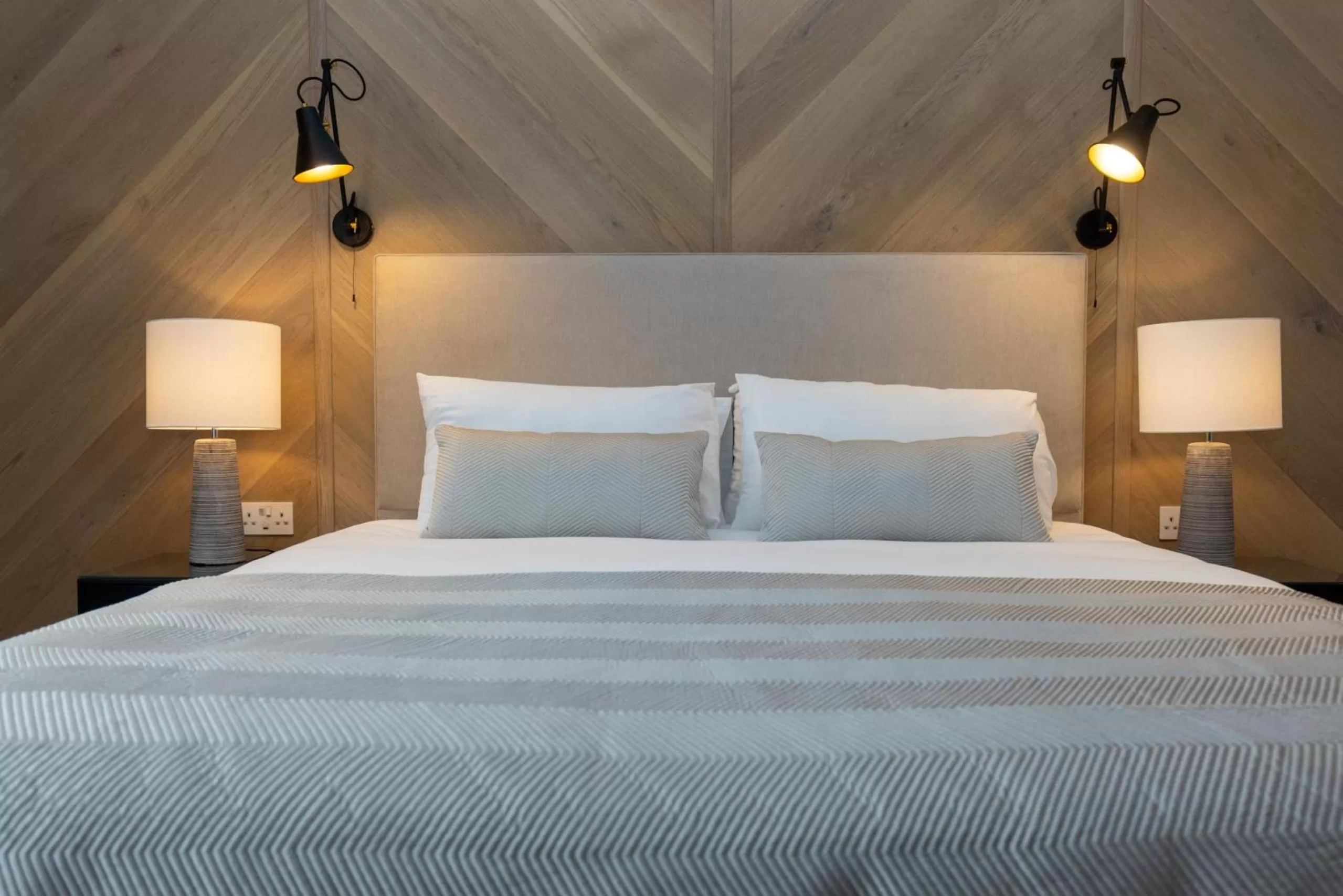 Bedroom, Bed in The Kingswood