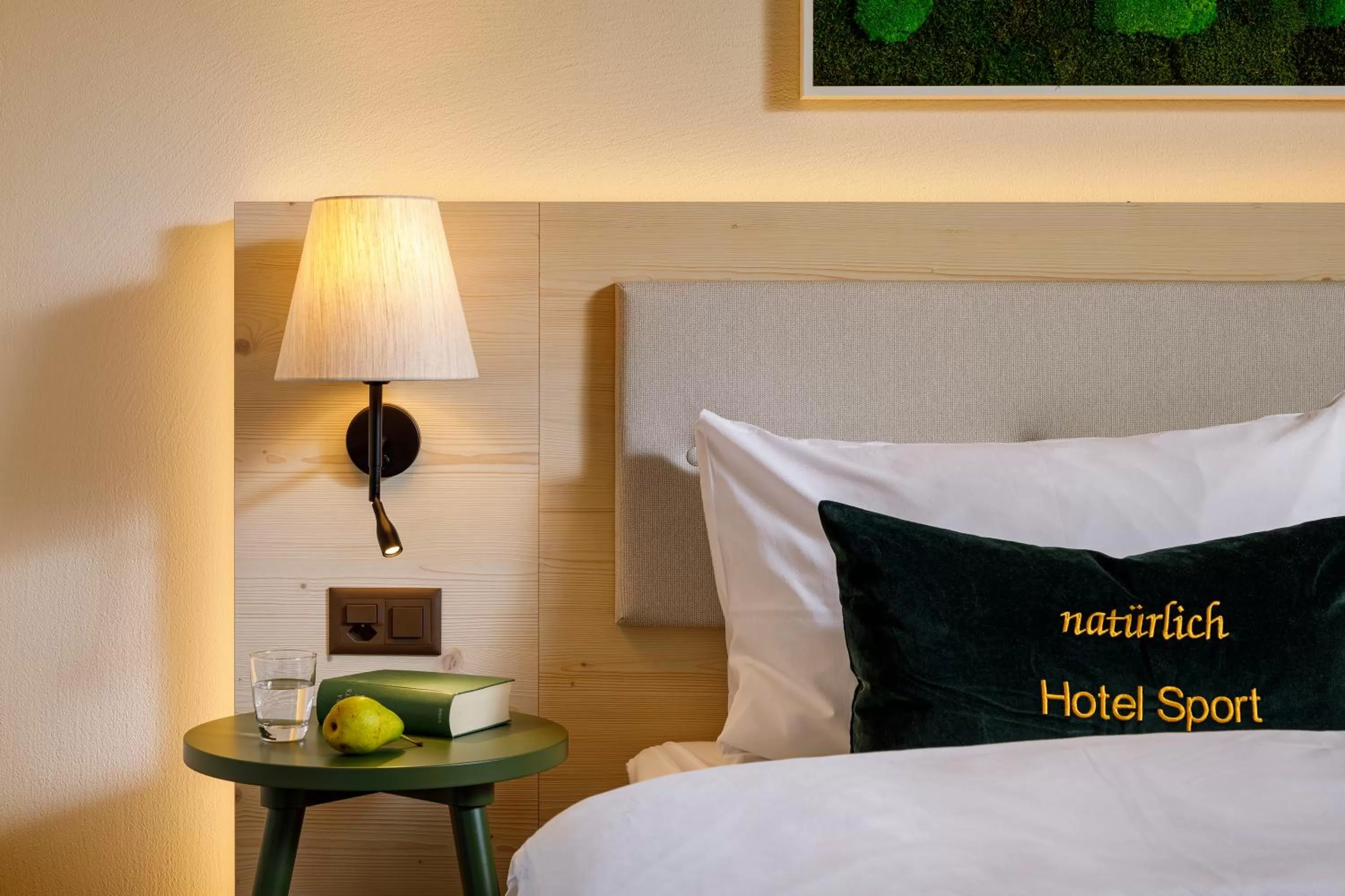 Text overlay, Bed in Hotel Sport Klosters