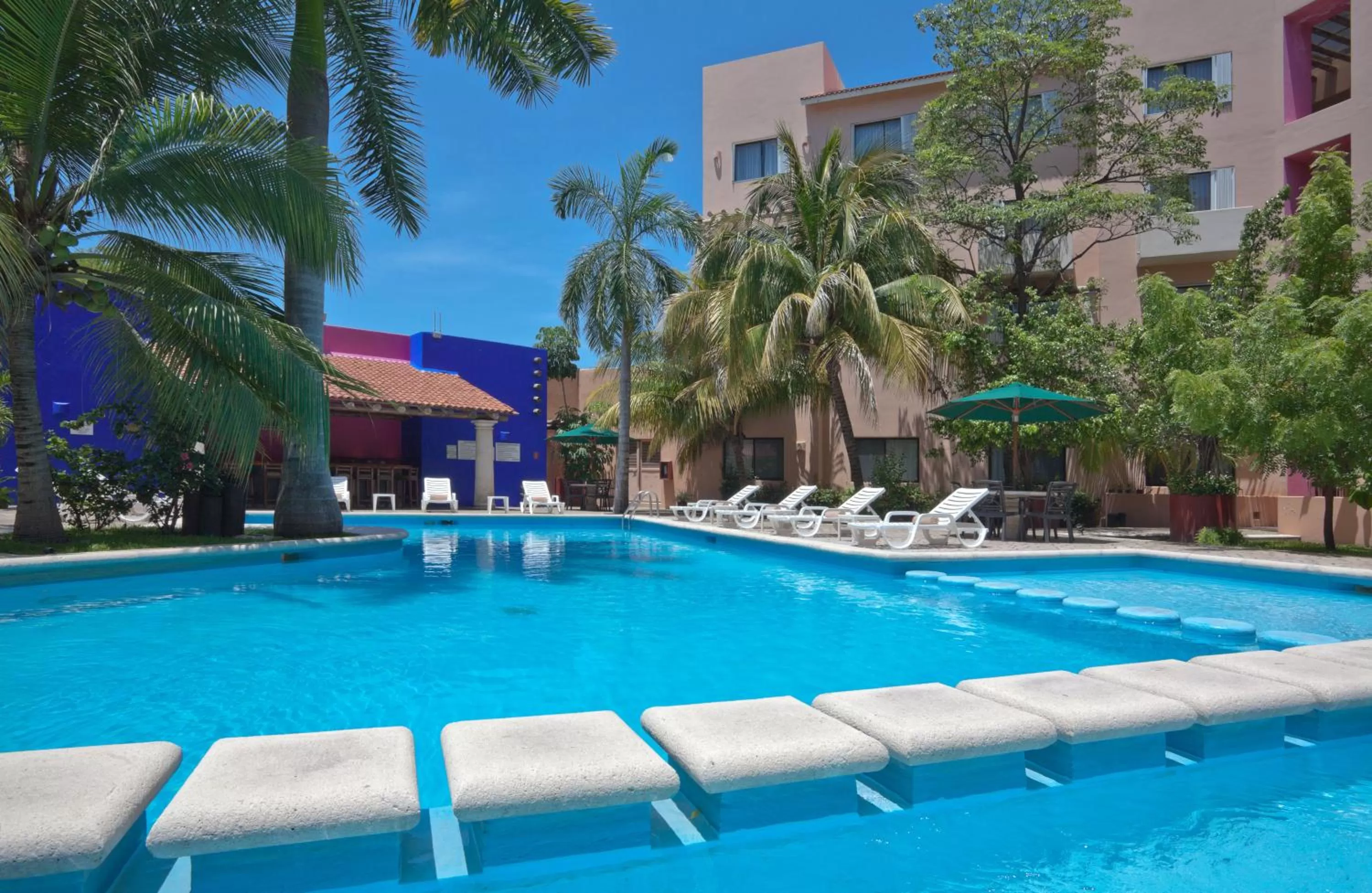 Swimming pool in Holiday Inn Ciudad Del Carmen by IHG