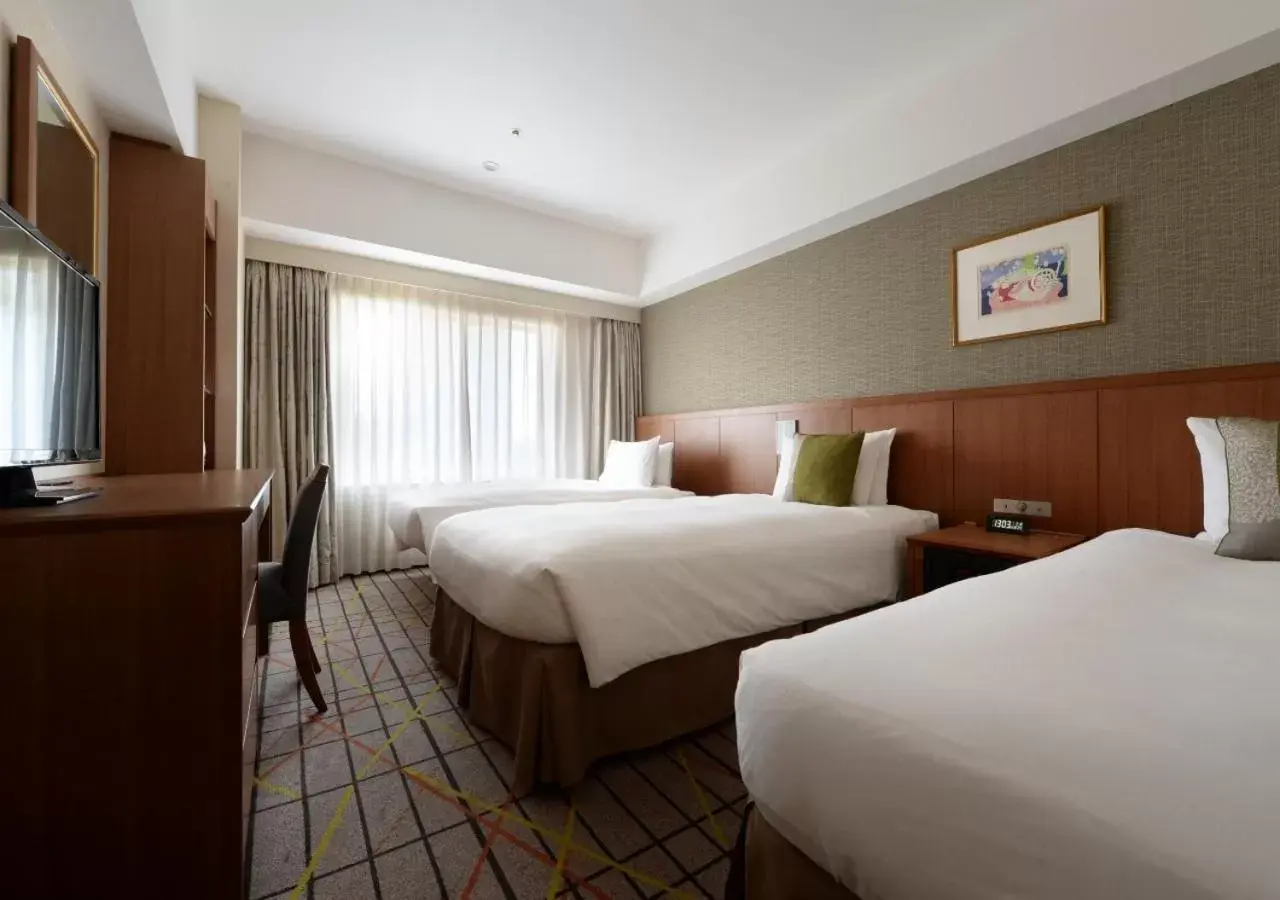 Standard Twin Room with Extra Bed - Non-Smoking in Hotel Metropolitan Tokyo Ikebukuro Standard Twin Room with Extra Bed - Non-Smoking in Hotel Metropolitan Tokyo Ikebukuro