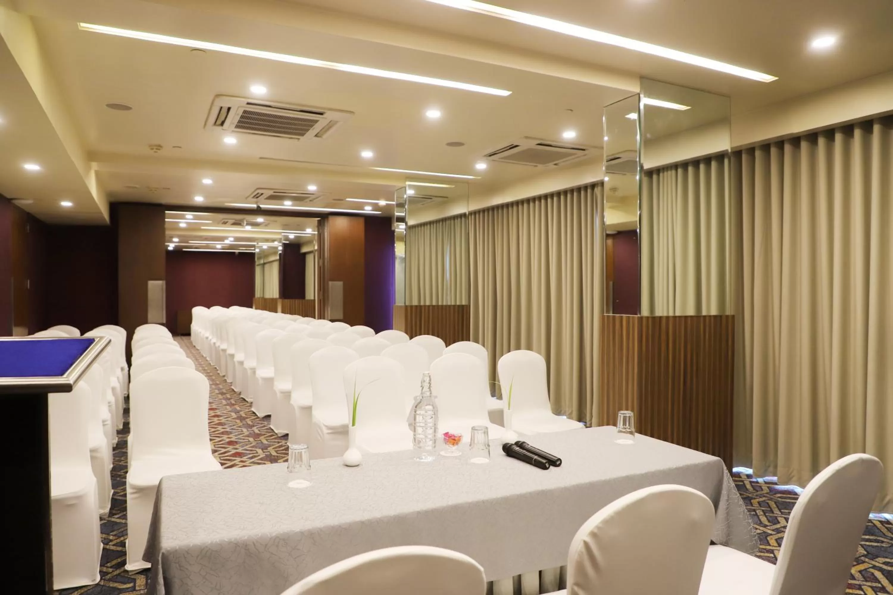 Banquet/Function facilities in Marasa Sarovar Portico -Rajkot