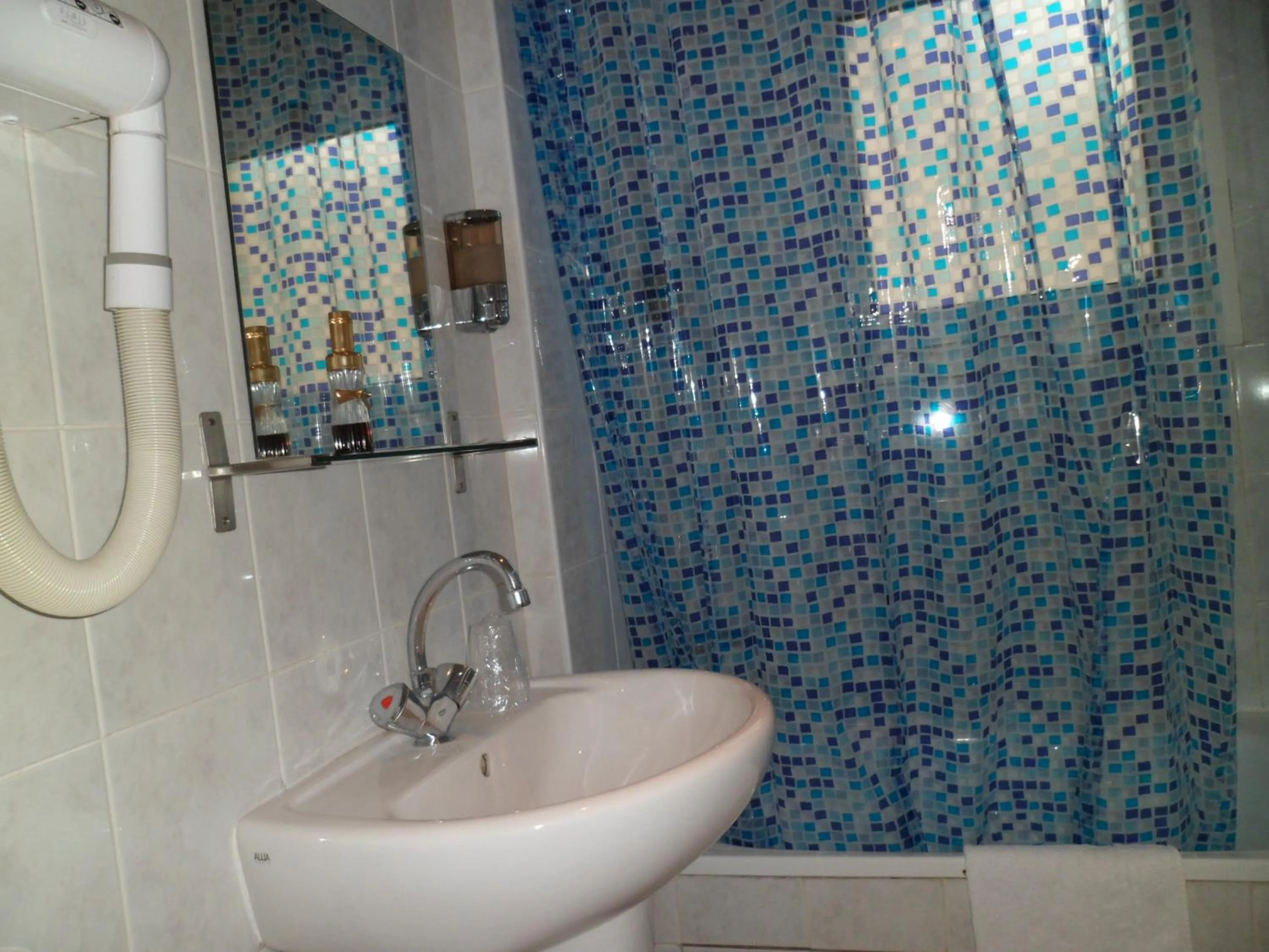 Bathroom in Hôtel De Paris Opera