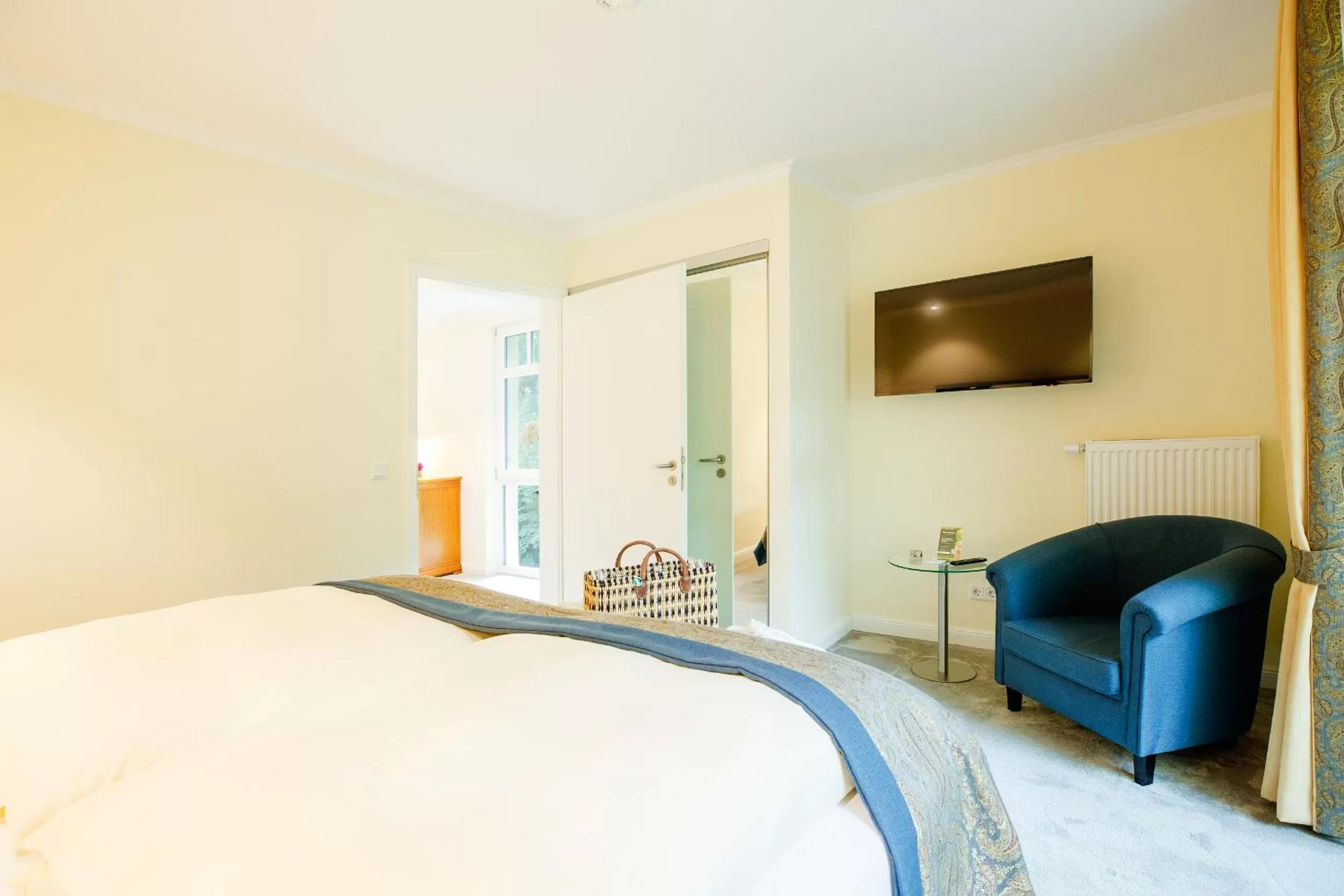 Bedroom, Bed in Kurhaus am Inselsee