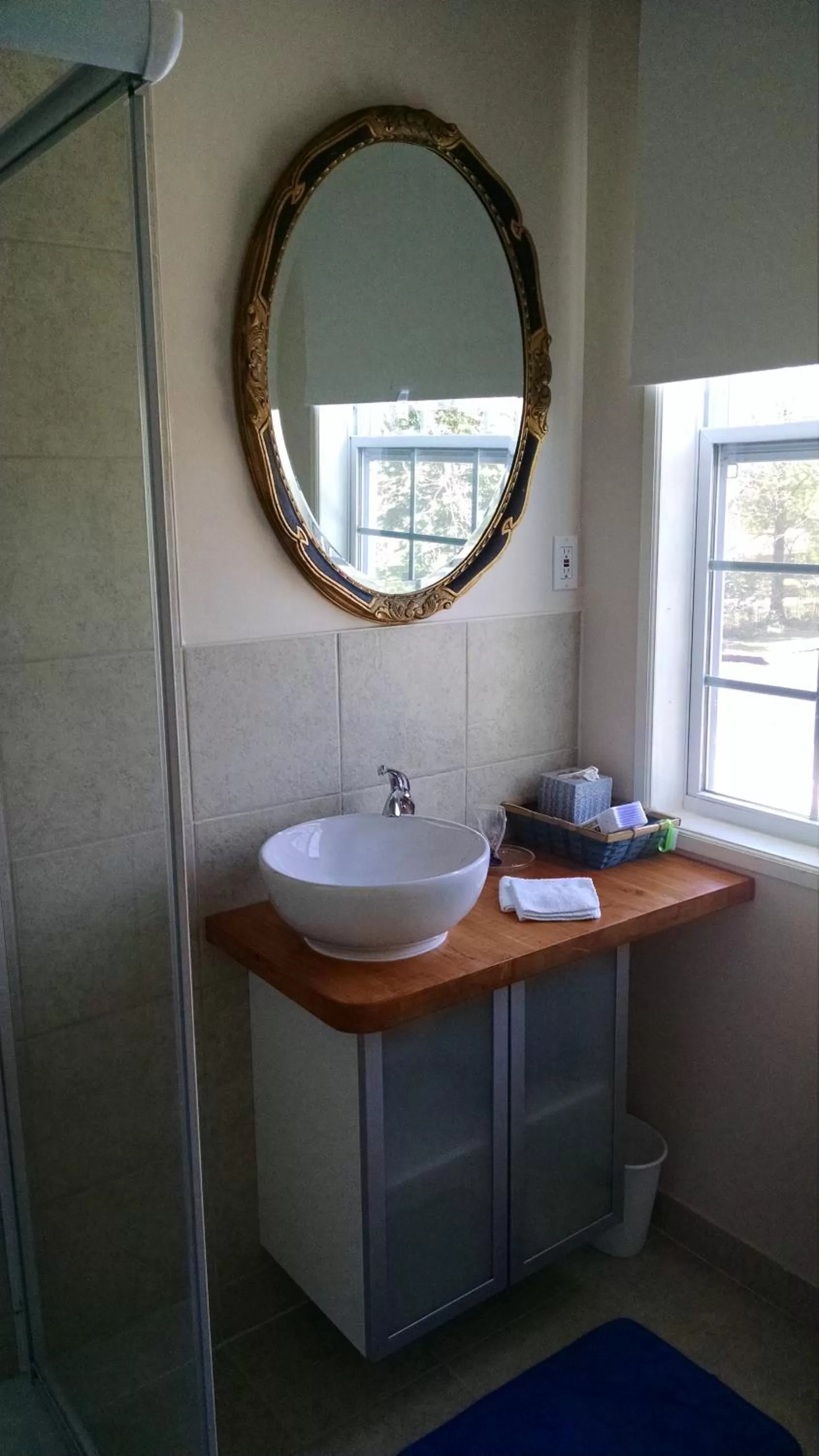 Property building, Bathroom in Fruits of Vienna B&B