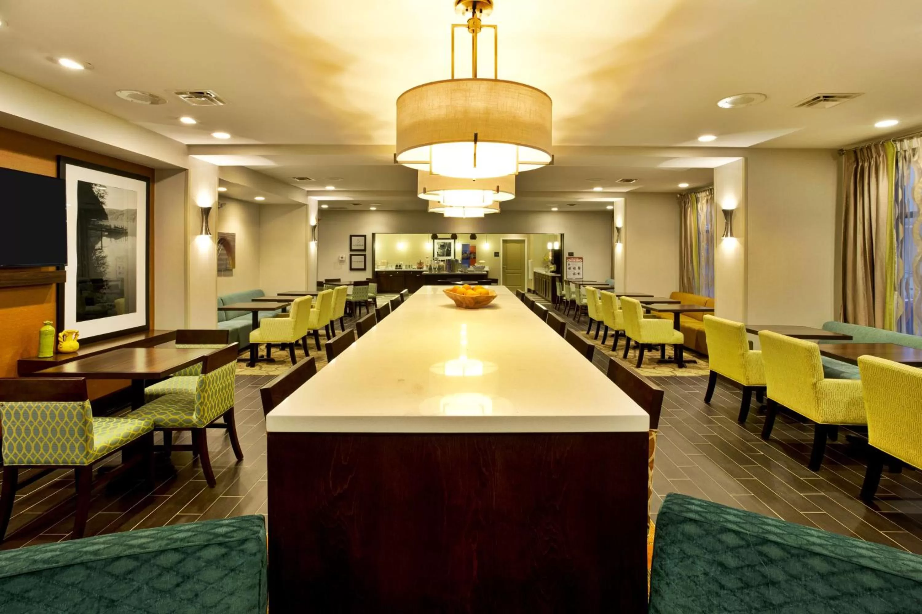 Dining area in Hampton Inn Niagara Falls/ Blvd