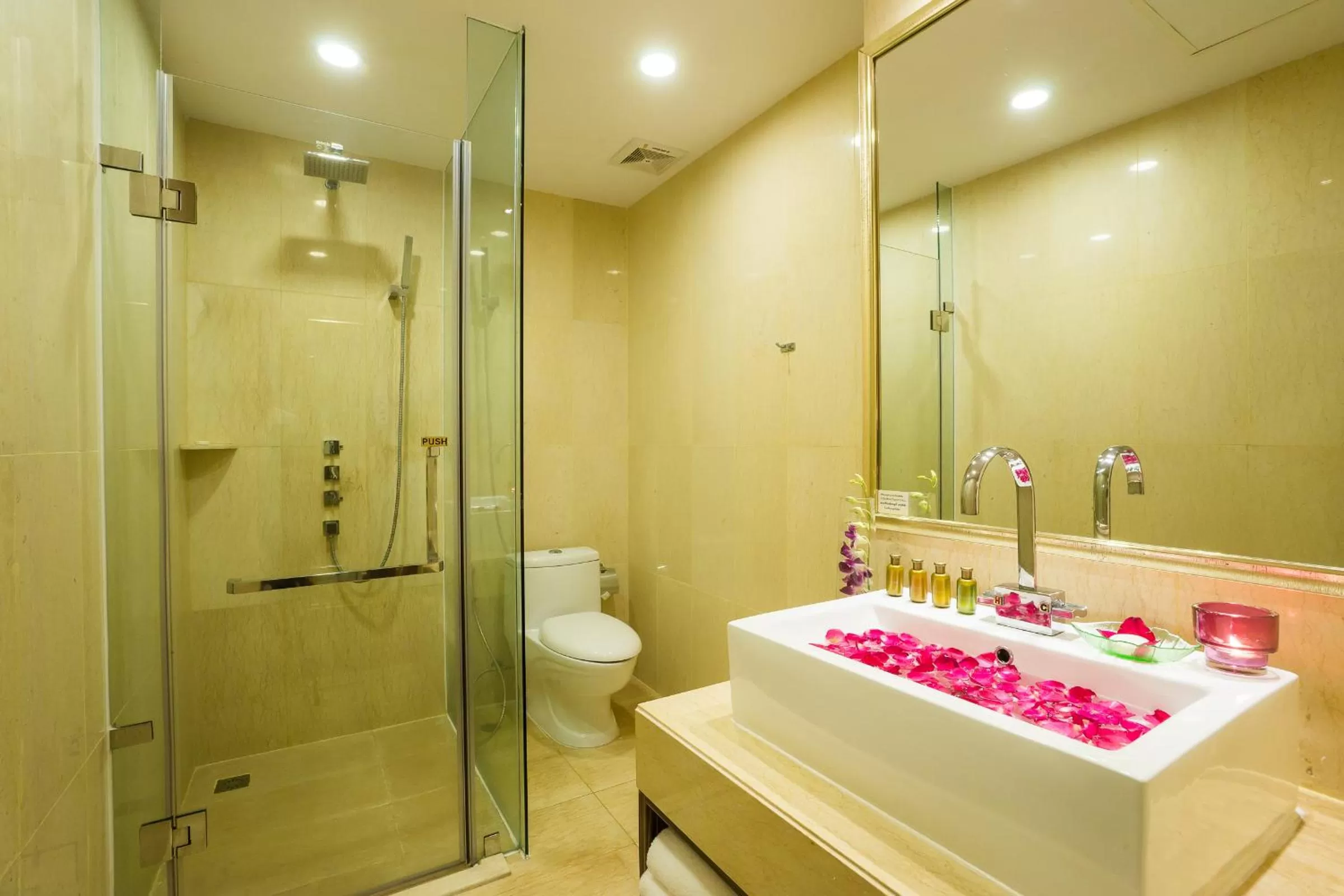 Bathroom in Best Western Chinatown Hotel