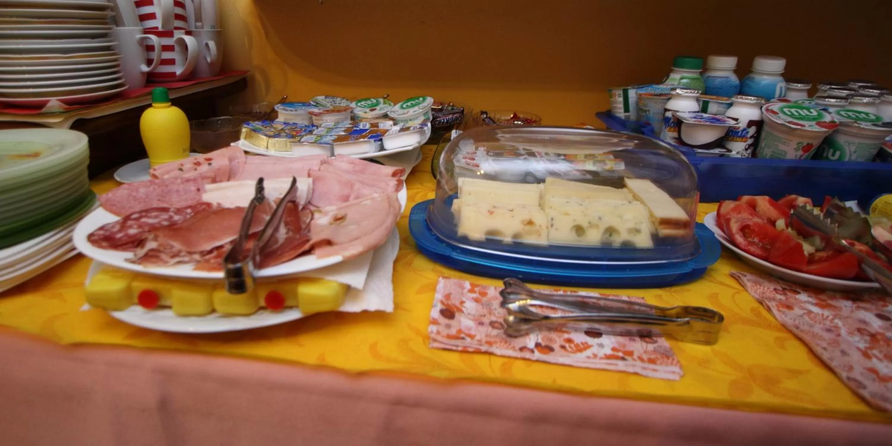 Food in Rooms & Apartments Jana