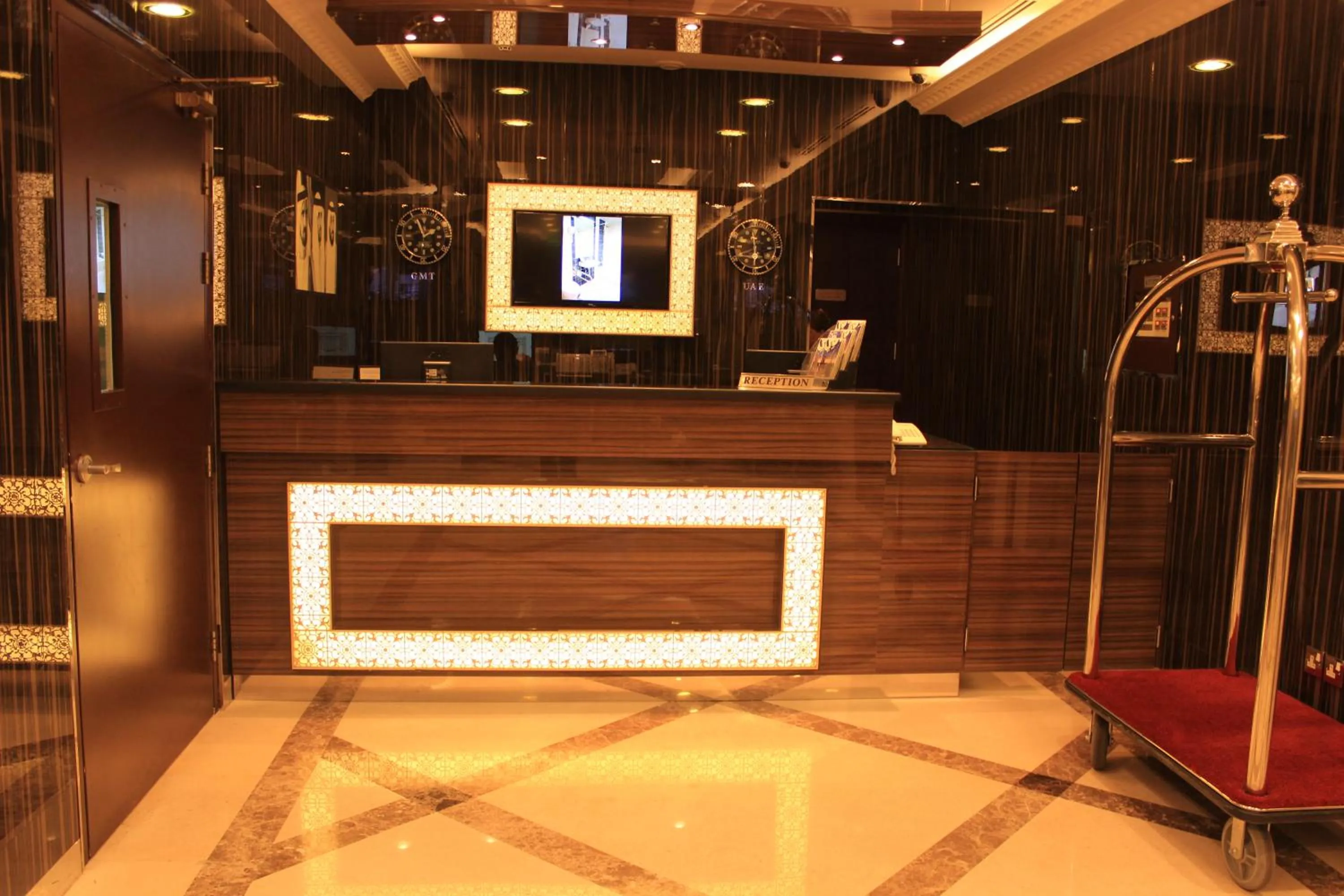 Lobby or reception in Montreal Naif Hotel