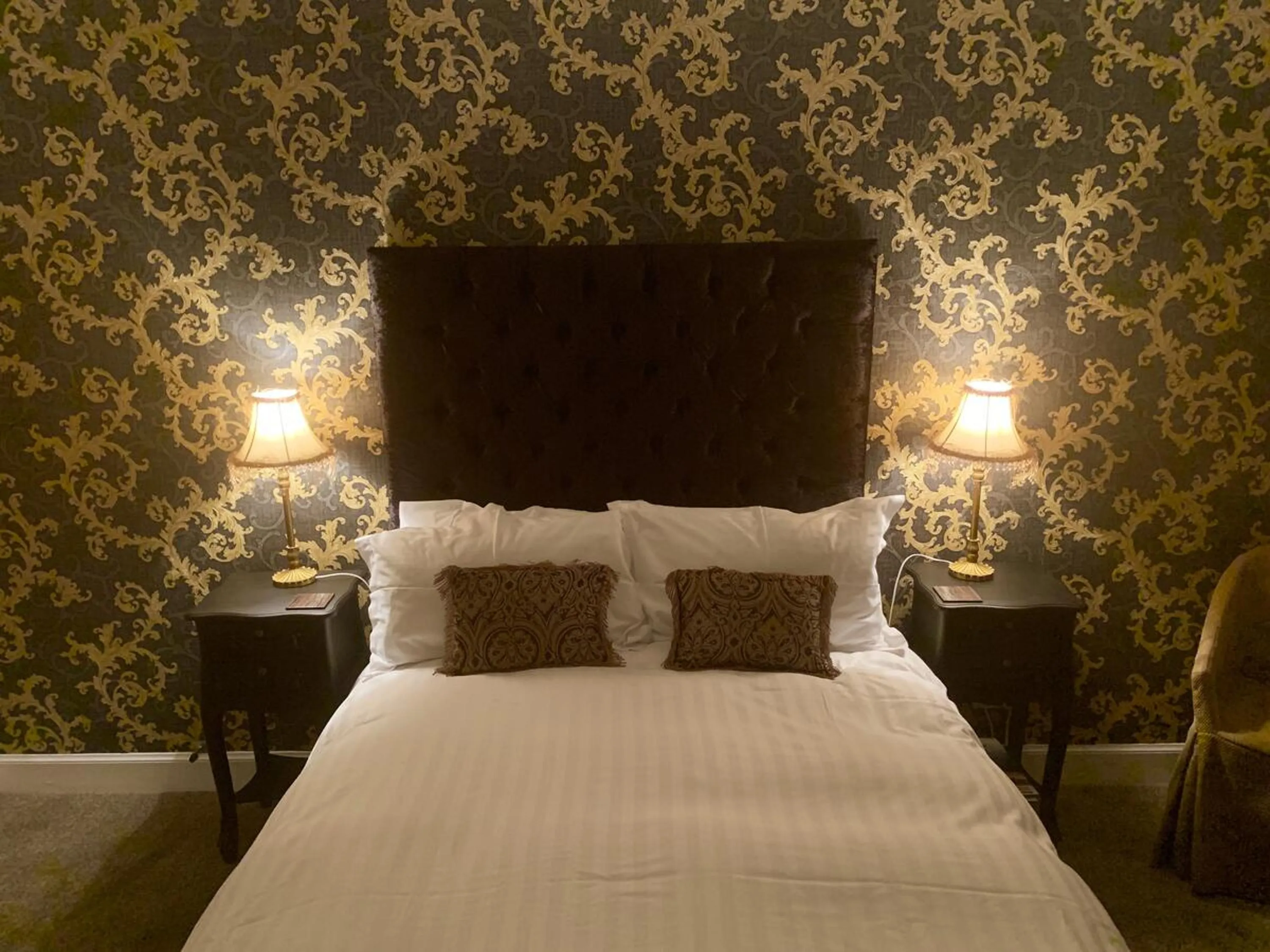 Bed in The Horseshoe Inn