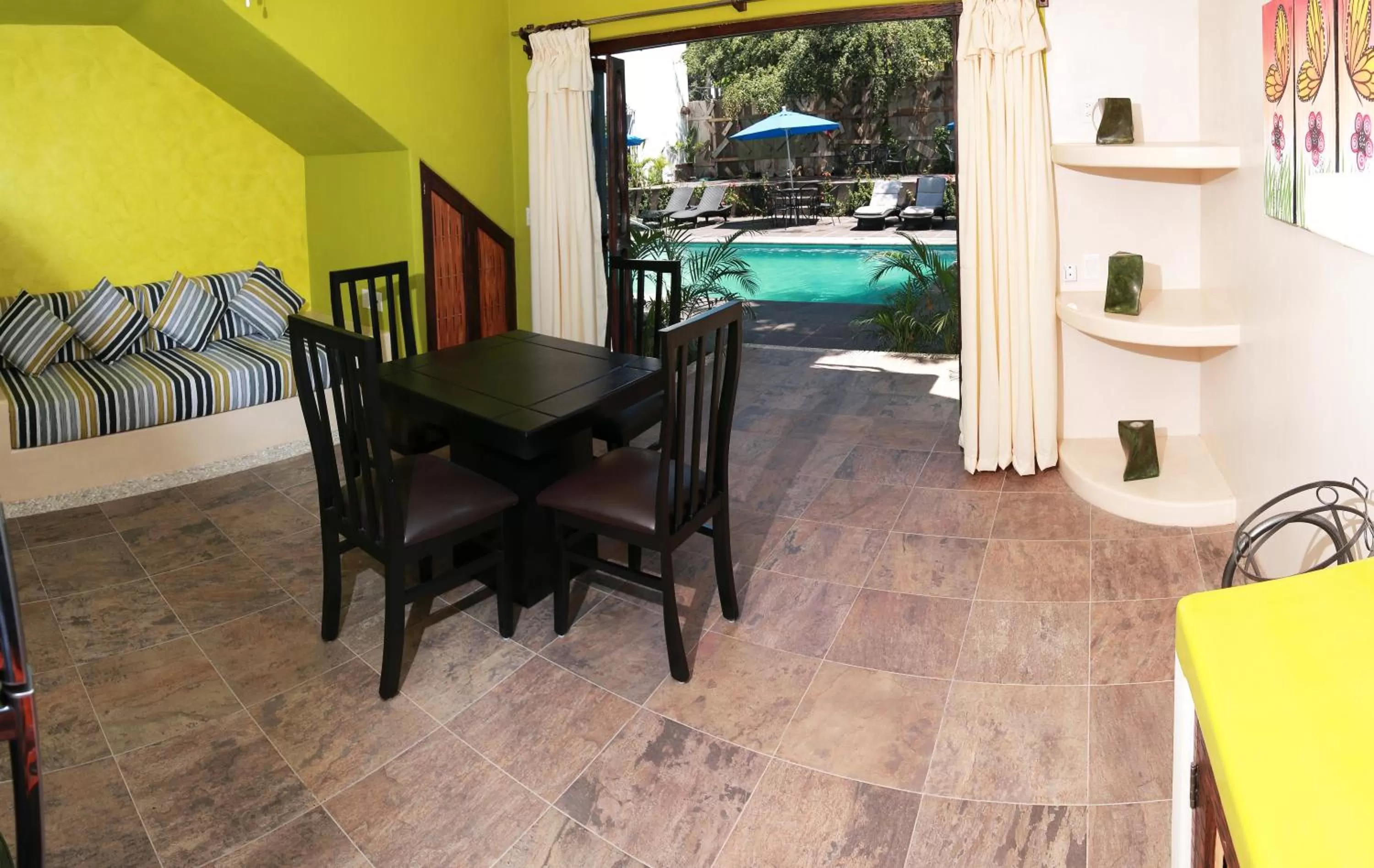 Dining area in Ceiba Studios