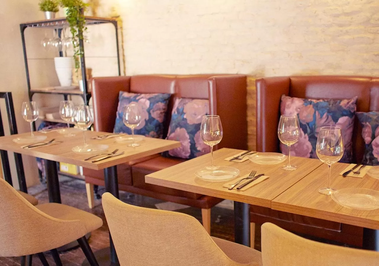 Restaurant/places to eat in ISA Sevilla Suites