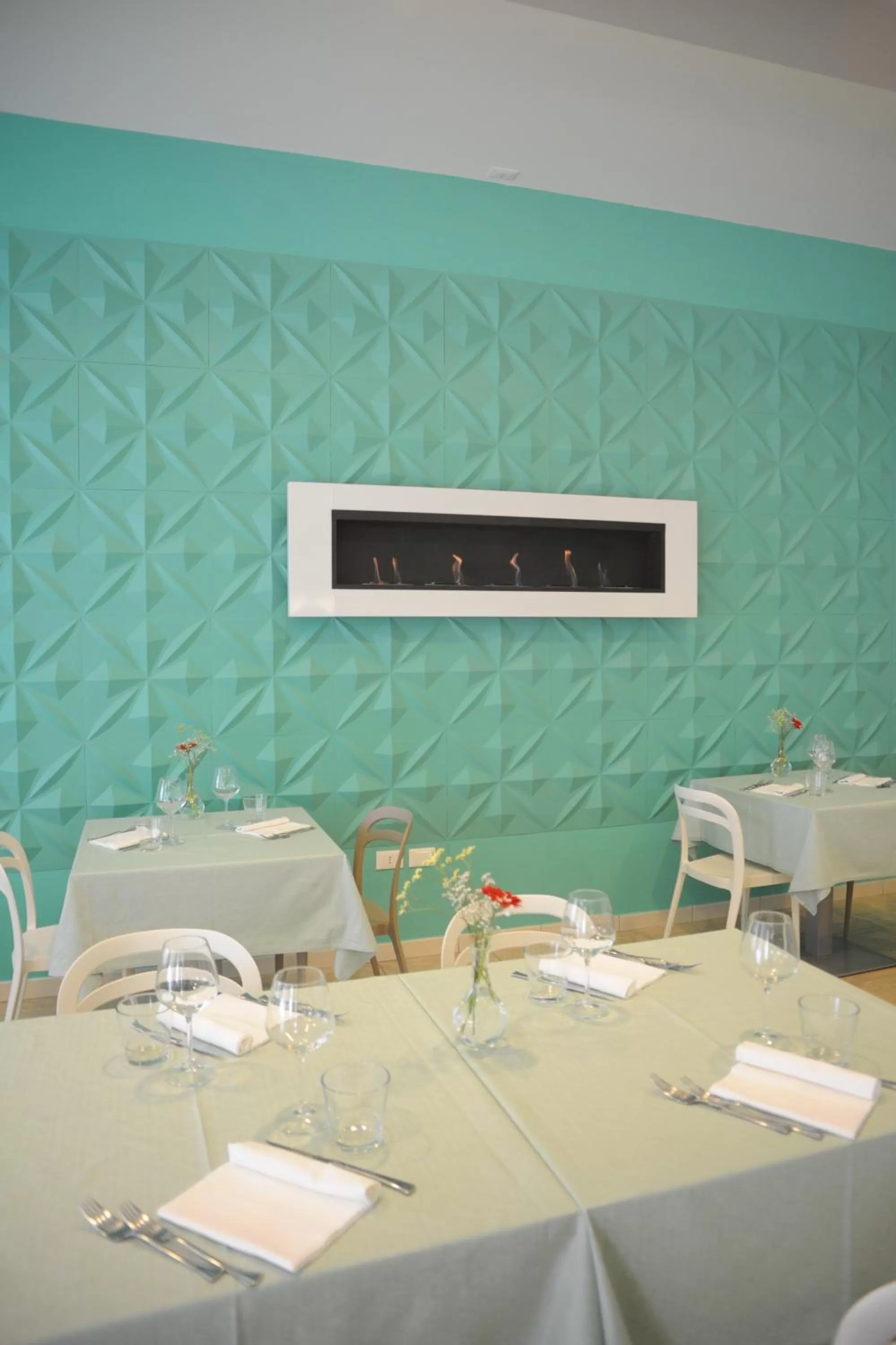 Restaurant/places to eat in GG8 Hotel & Suite SPA