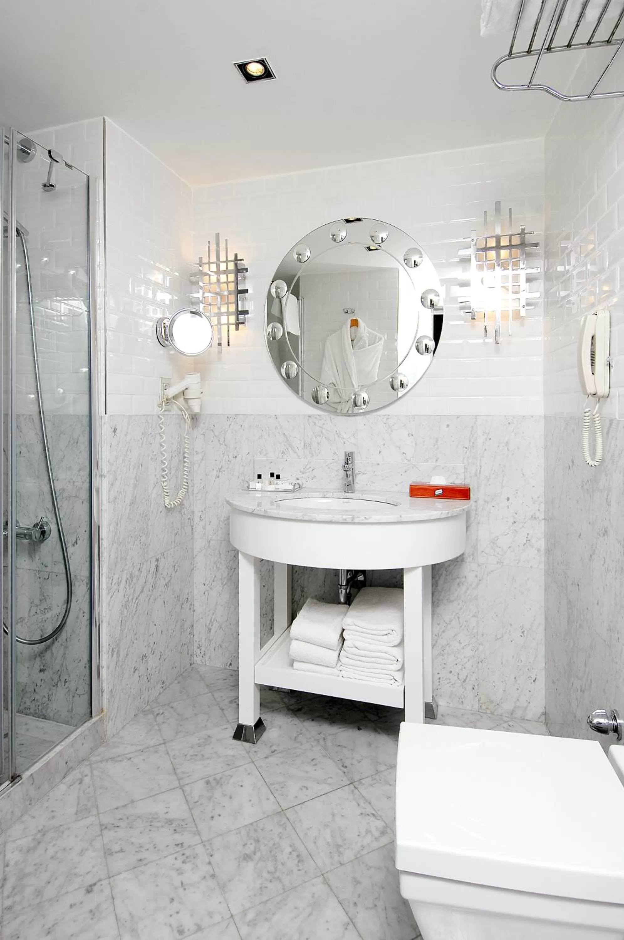 Bathroom in Taxim Hill Hotel