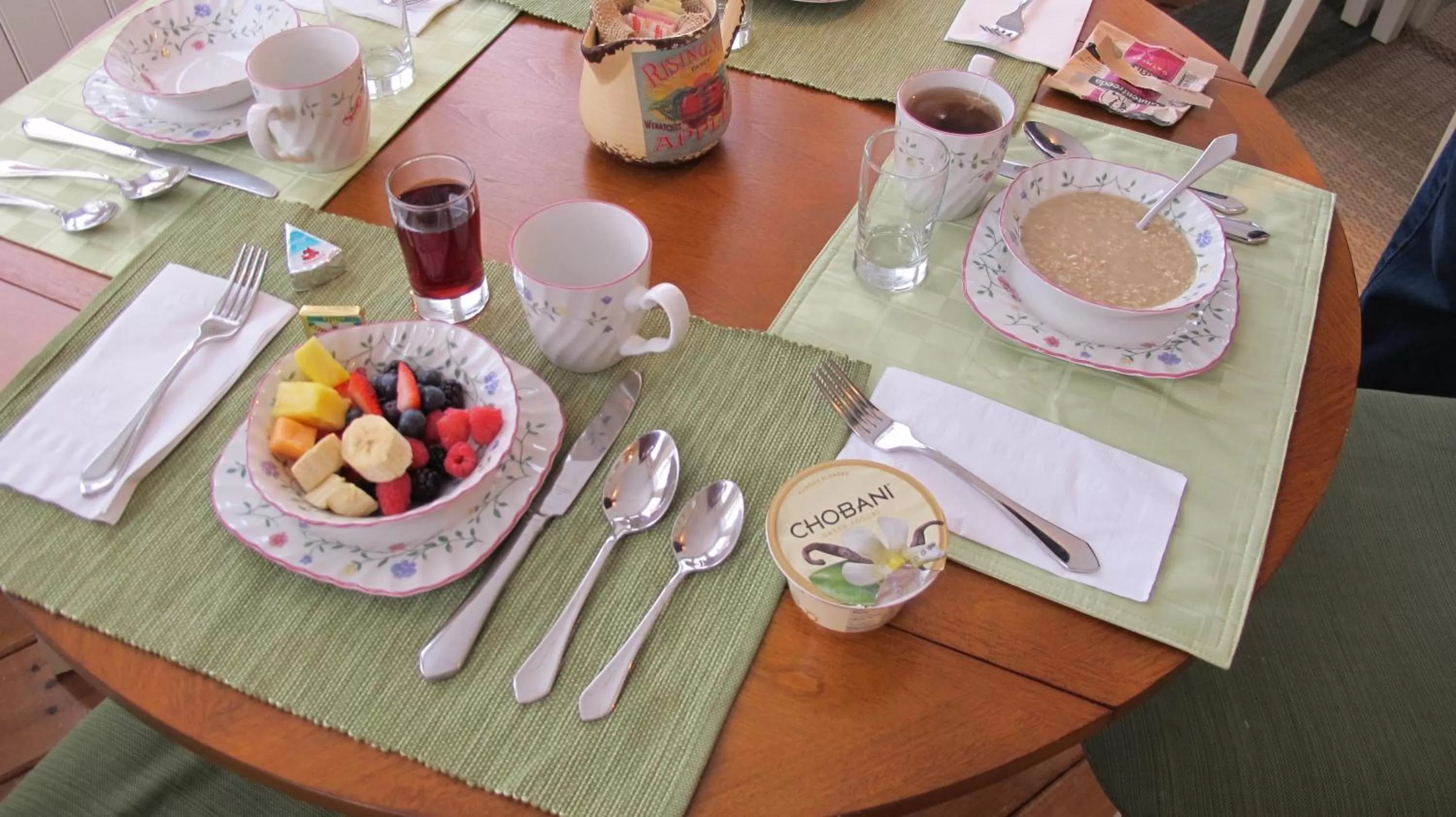 Coffee/tea facilities in Clark Currier Inn