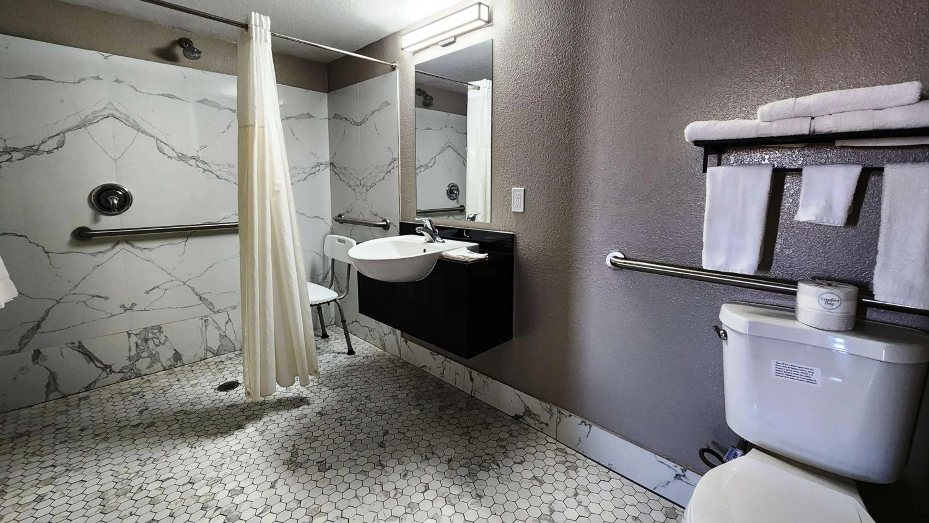 Bathroom in Motel 6 Houston, TX - Medical Center - NRG Stadium