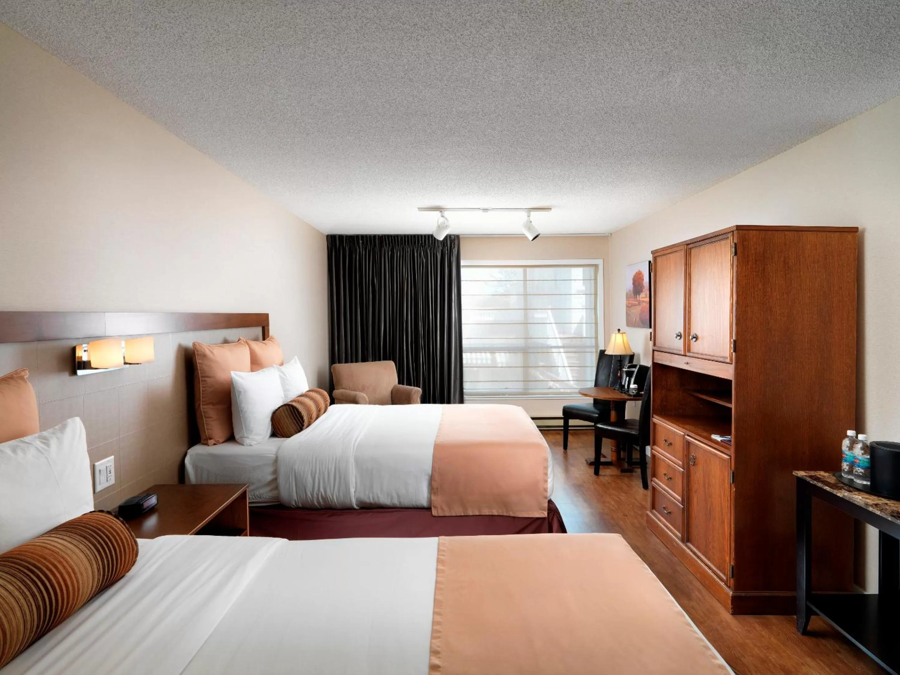 Standard Double Room with Two Double Beds in Huntingdon Hotel and Suites