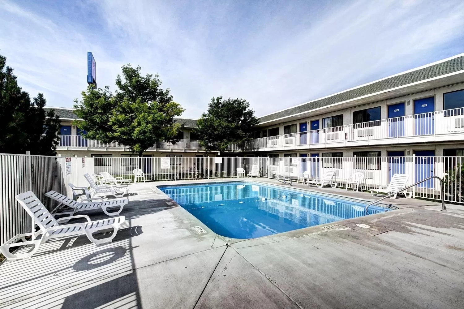Swimming pool in Motel 6 Wells