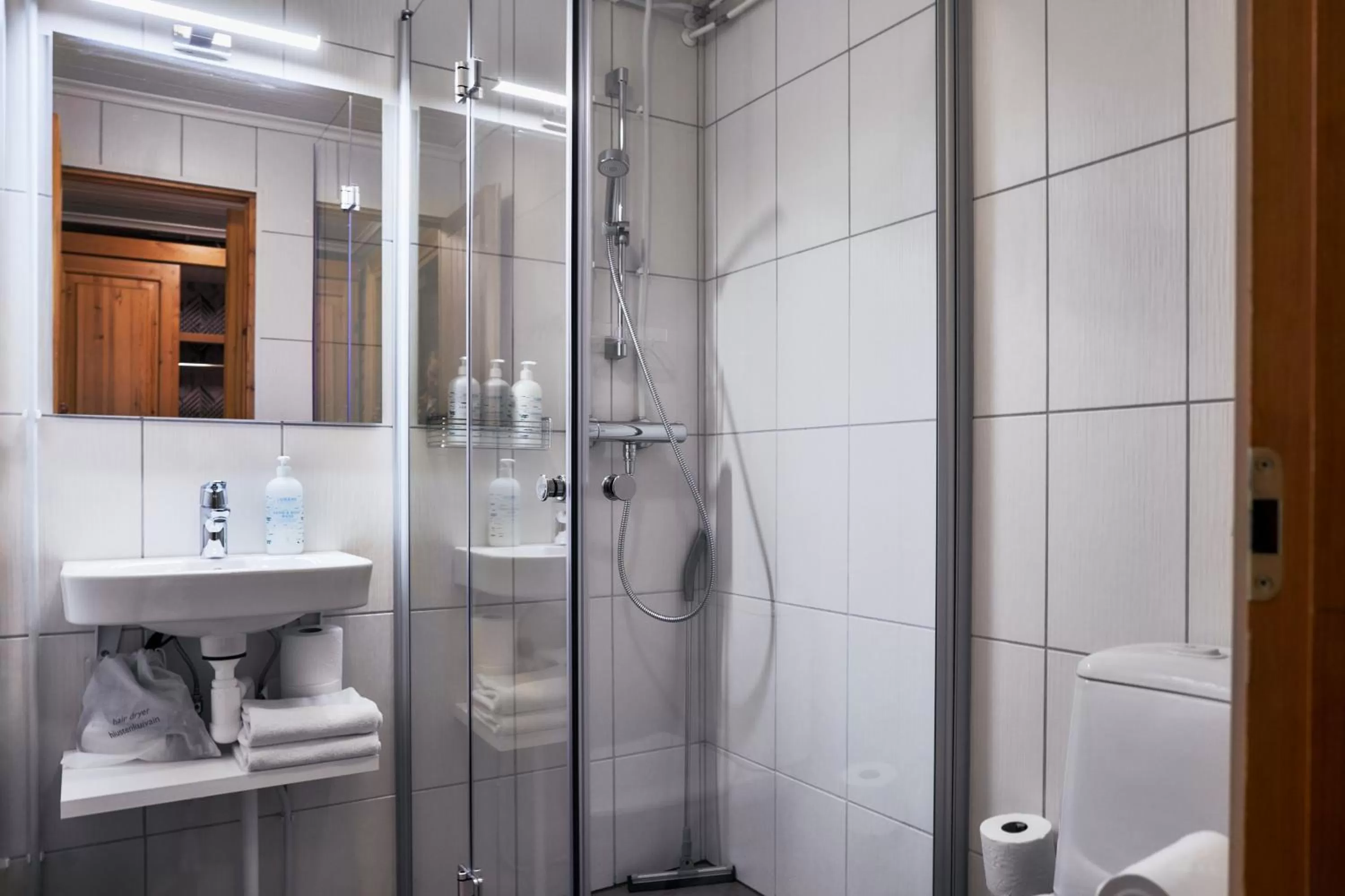 Shower in Break Sokos Hotel Bomba