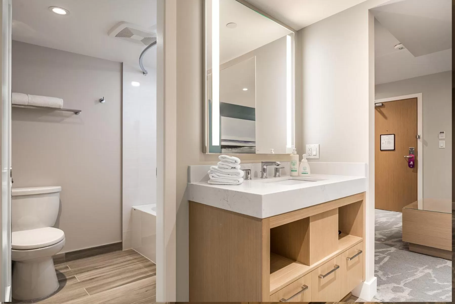 Coast Tsawwassen Inn