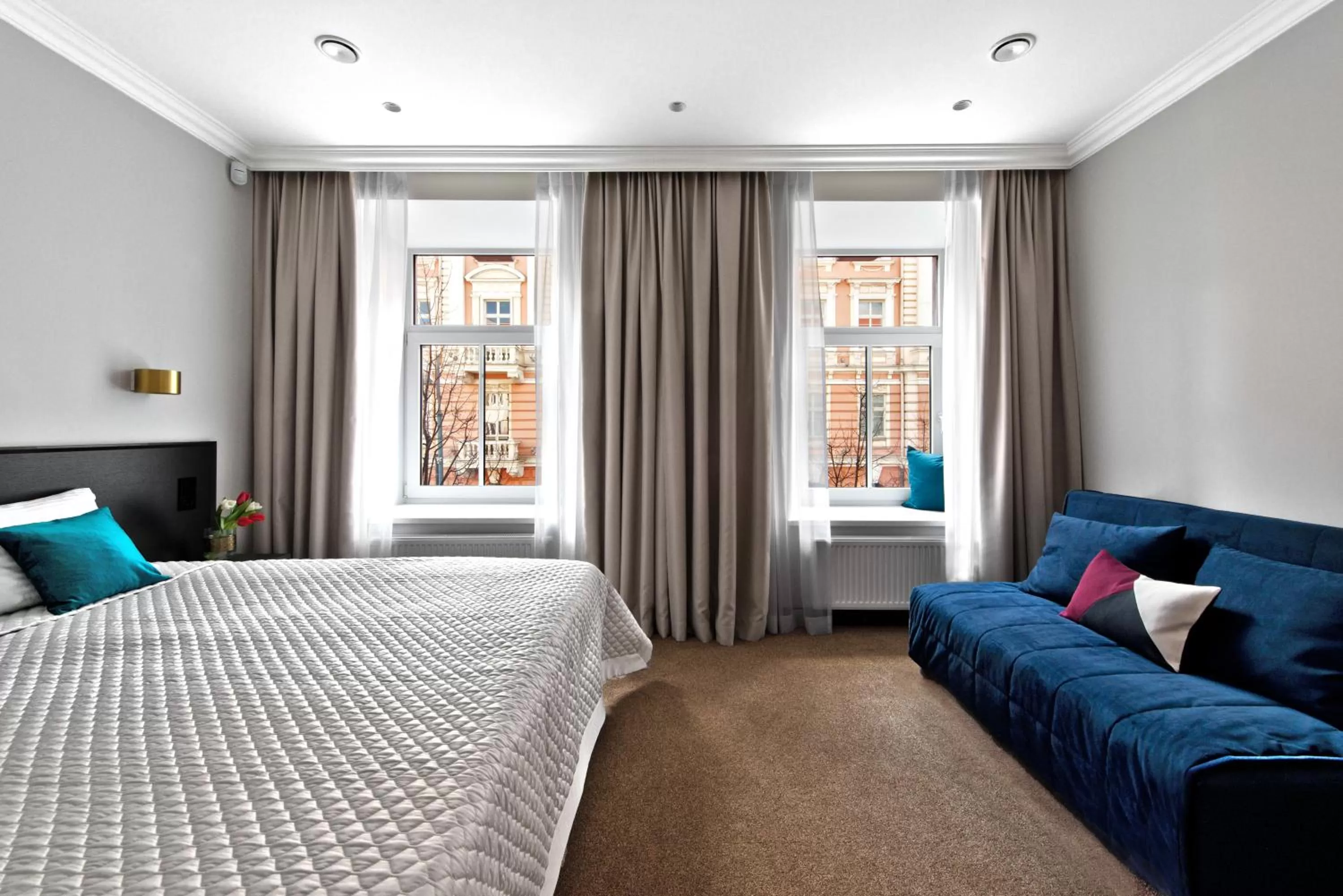 Photo of the whole room, Bed in 15th Avenue