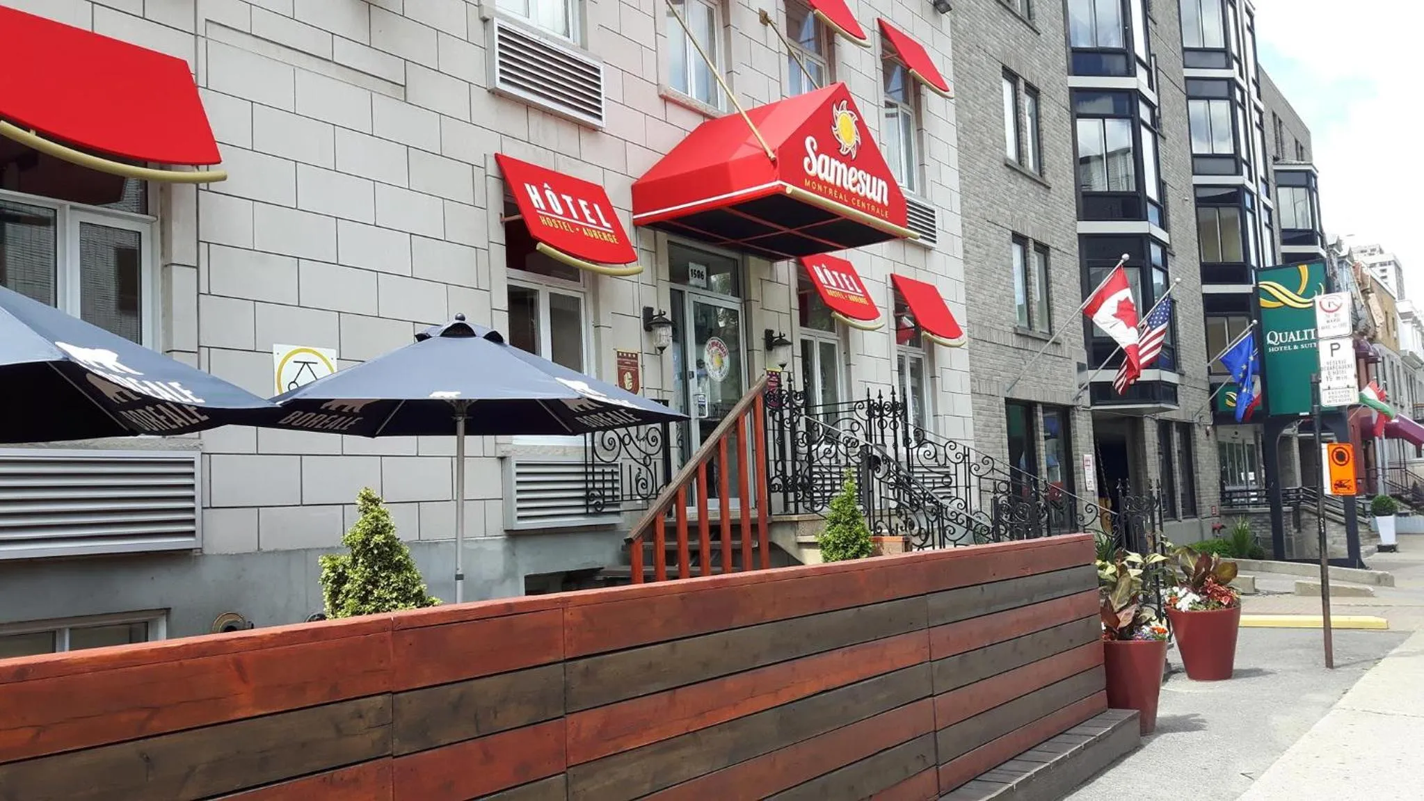 Facade/entrance in Samesun Montreal Hotel & Hostel