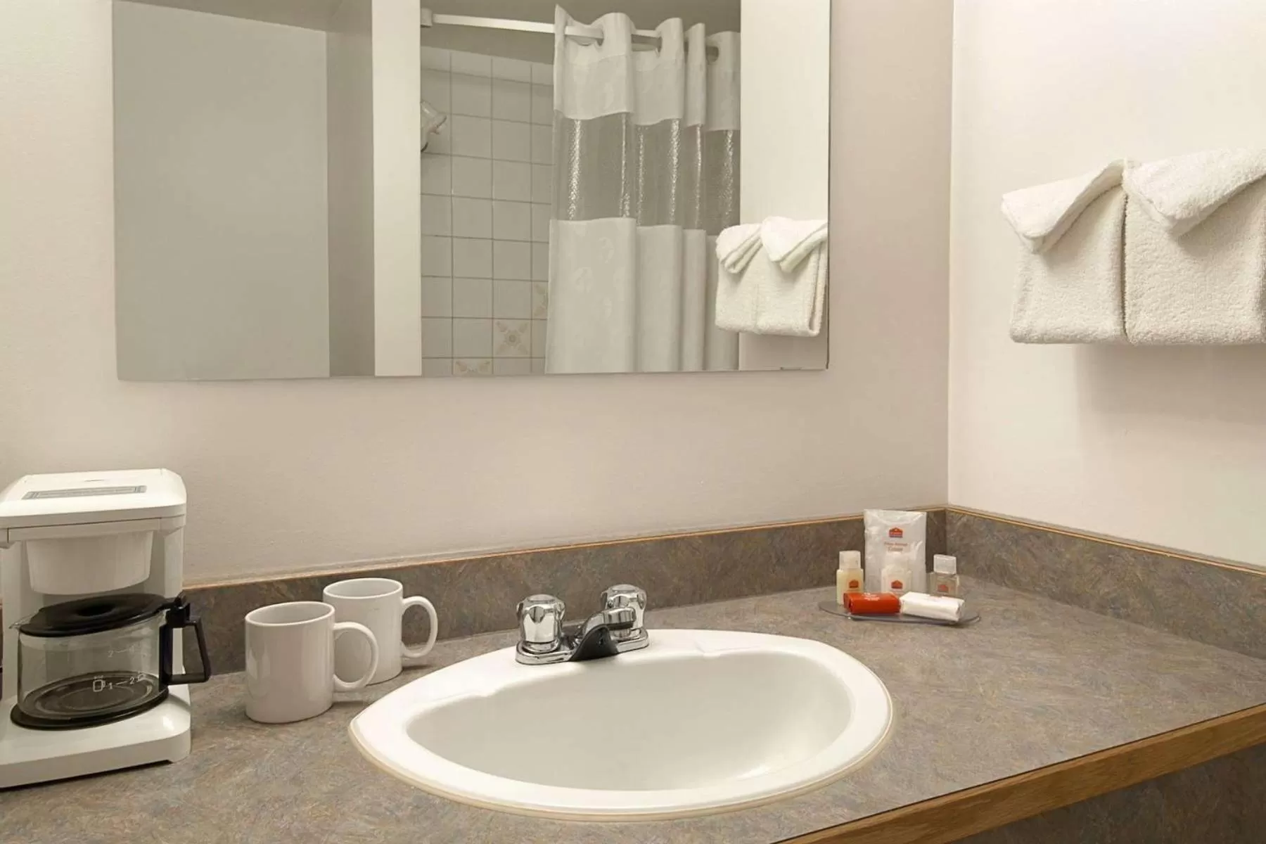 Shower, Bathroom in DC Lodge