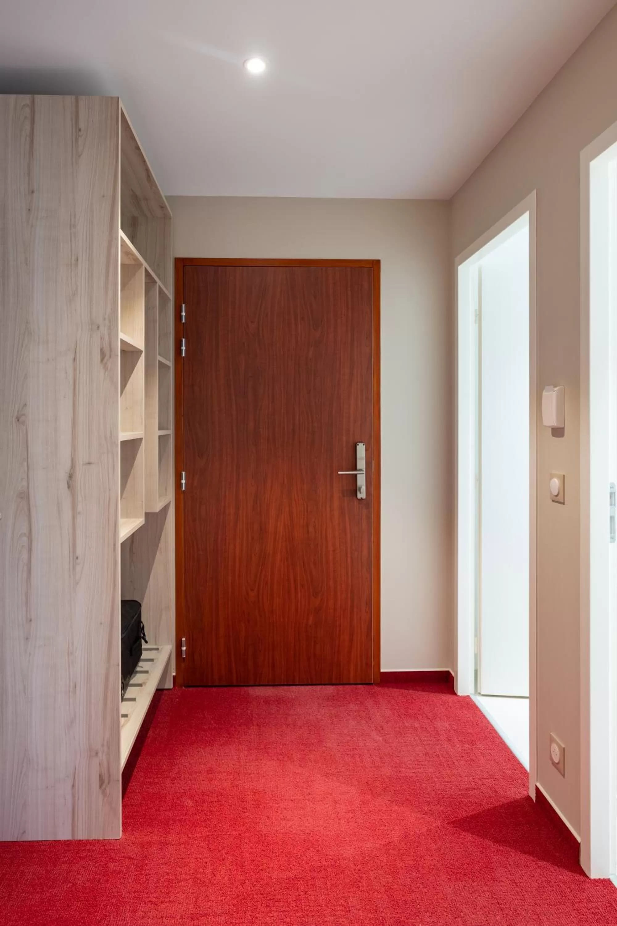 People in The Originals City, Hôtel Acadine, Pont-Audemer