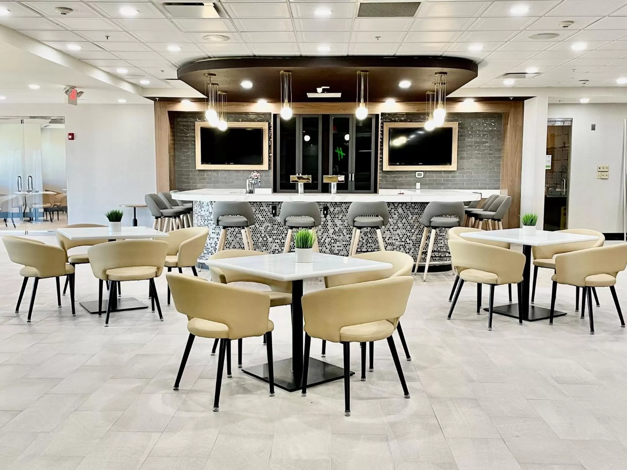Lounge or bar in Holiday Inn Lansdale-Hatfield by IHG