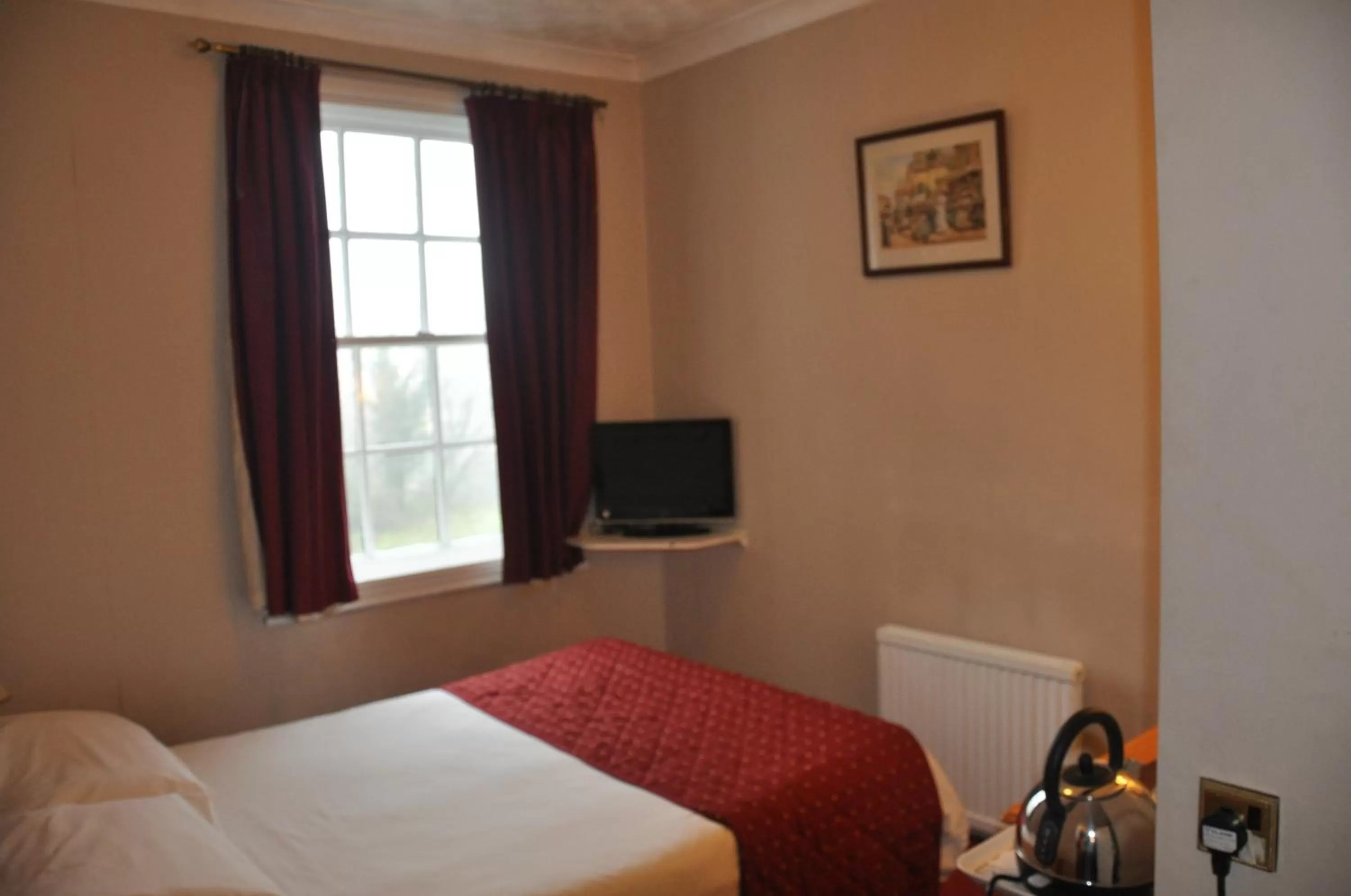 Bed in The Roundabout Hotel