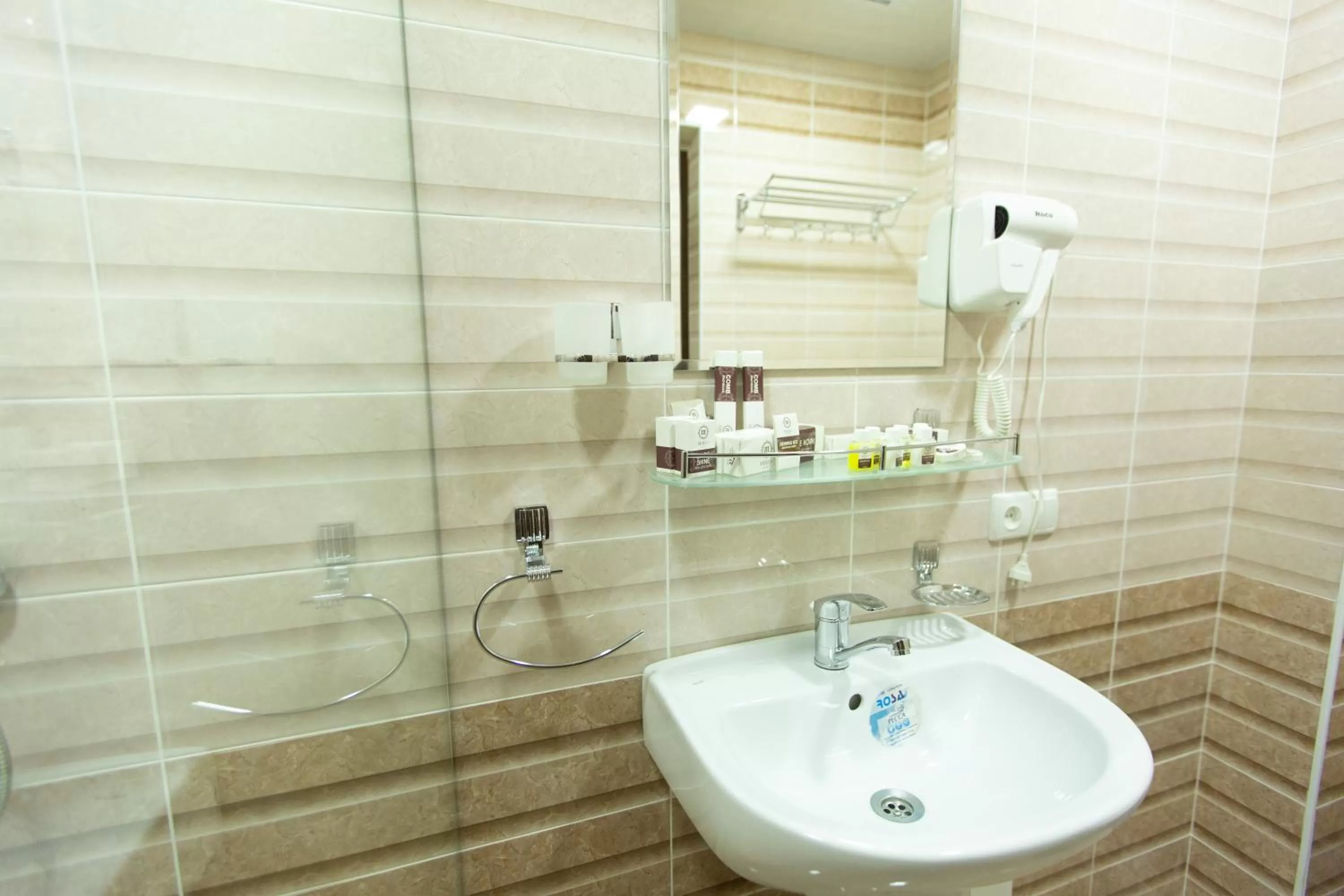 Shower in Mirzo Boutique Hotel