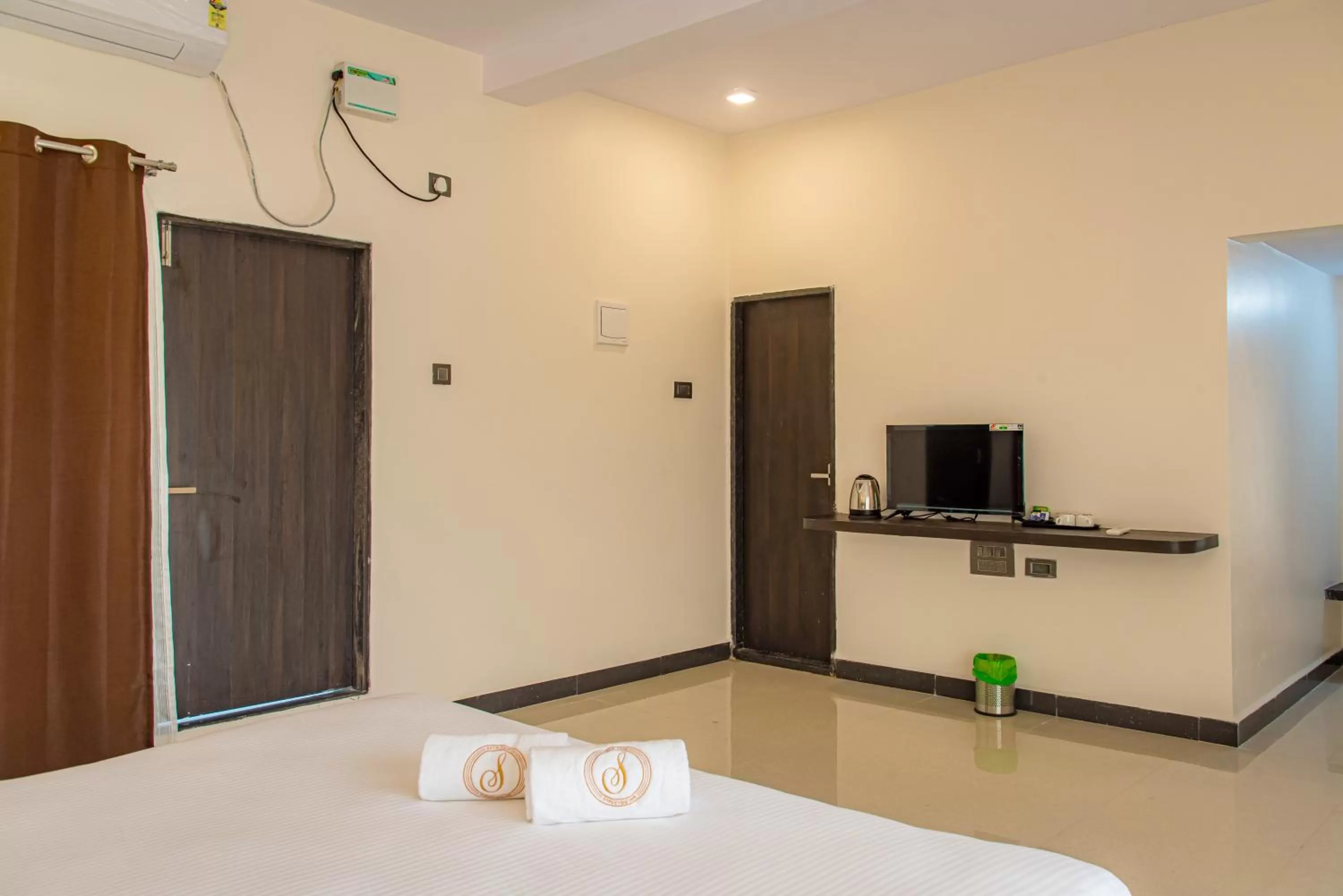 TV and multimedia, Bed in Shreeyog Resort Dandeli