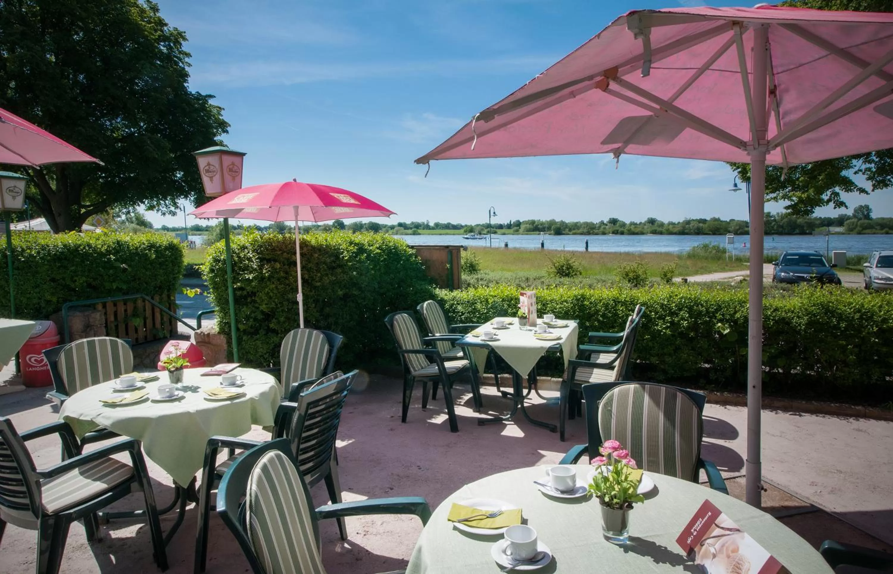 Restaurant/places to eat in Hotel Elbblick Garni