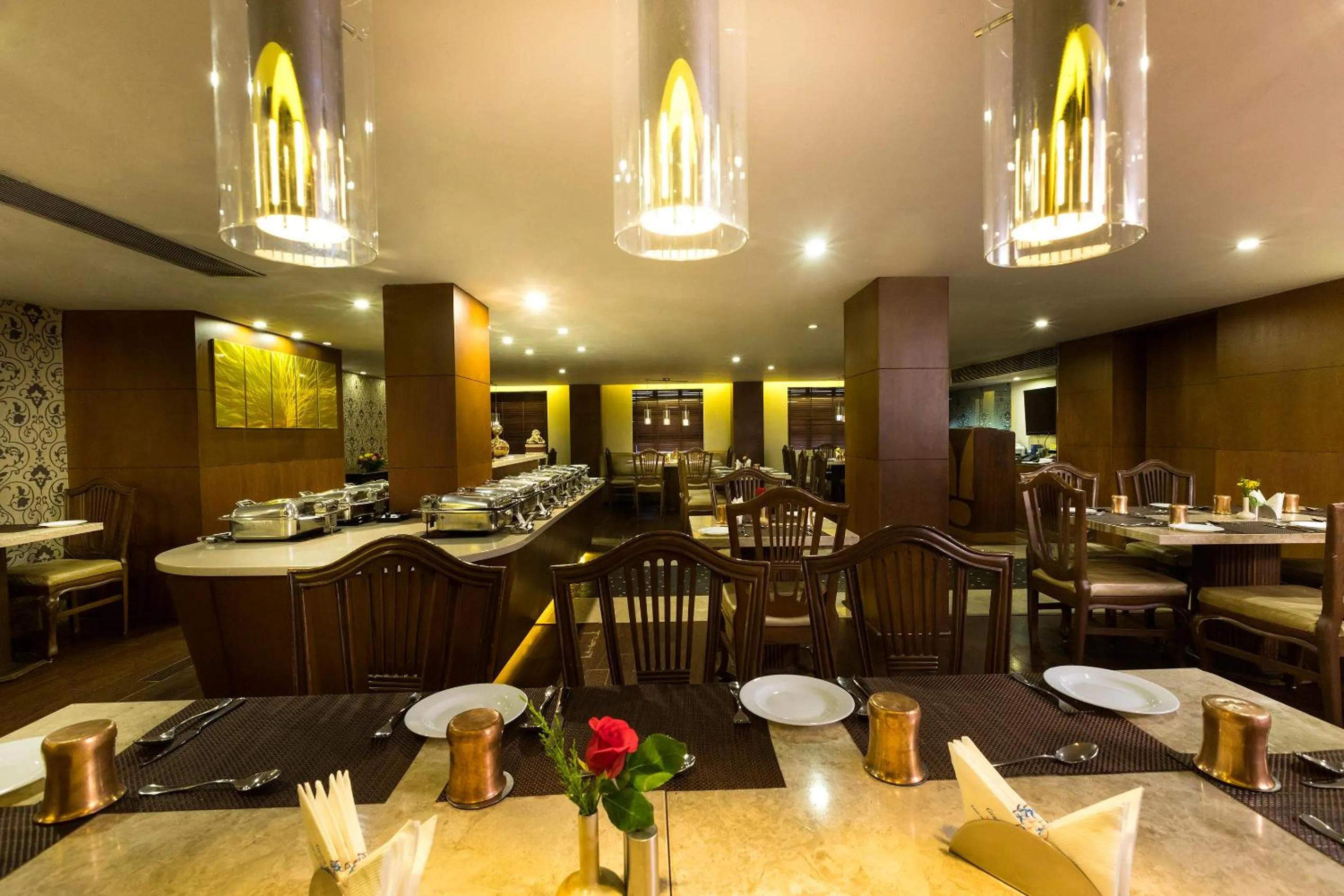 Restaurant/places to eat in Hotel Grand Residence