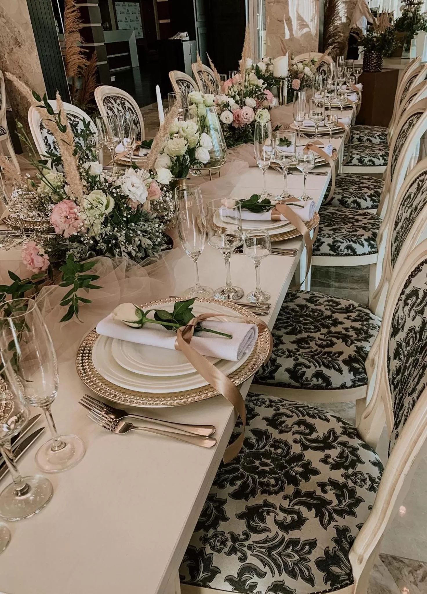 Restaurant/places to eat in Manhattan Hotel & Restaurant